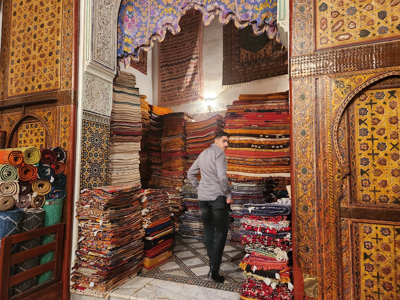 Casablanca Souks: Guided Shopping & Cultural Exploration