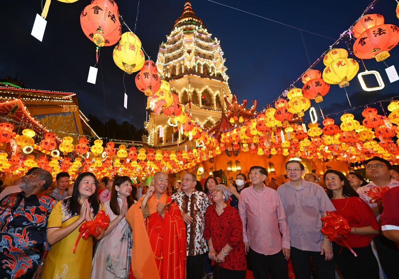 Penang Hill & Kek Lok Si Temple Tour with Railway Ride