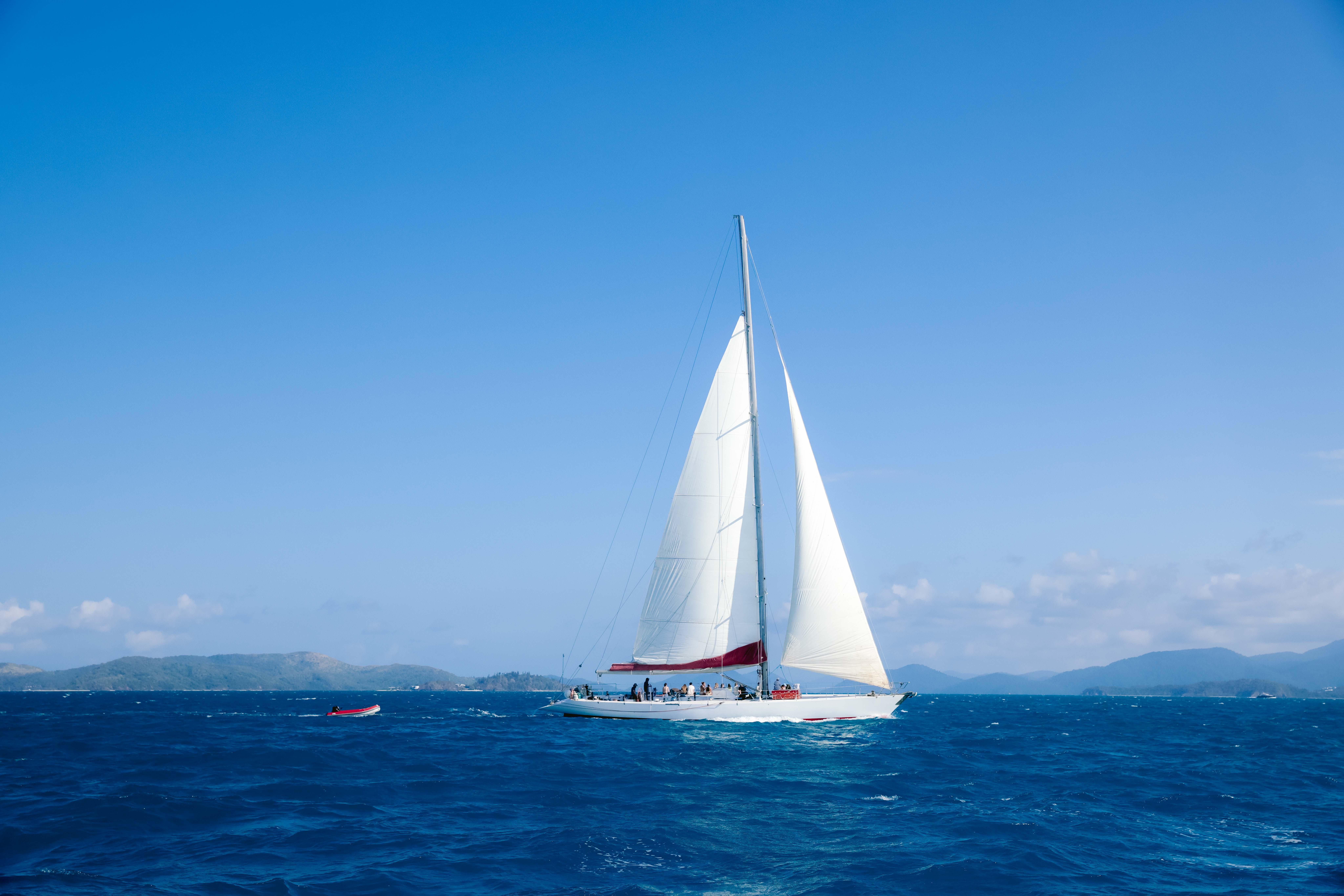 Whitsunday Islands 2-Day Sailing Adventure from Airlie Beach