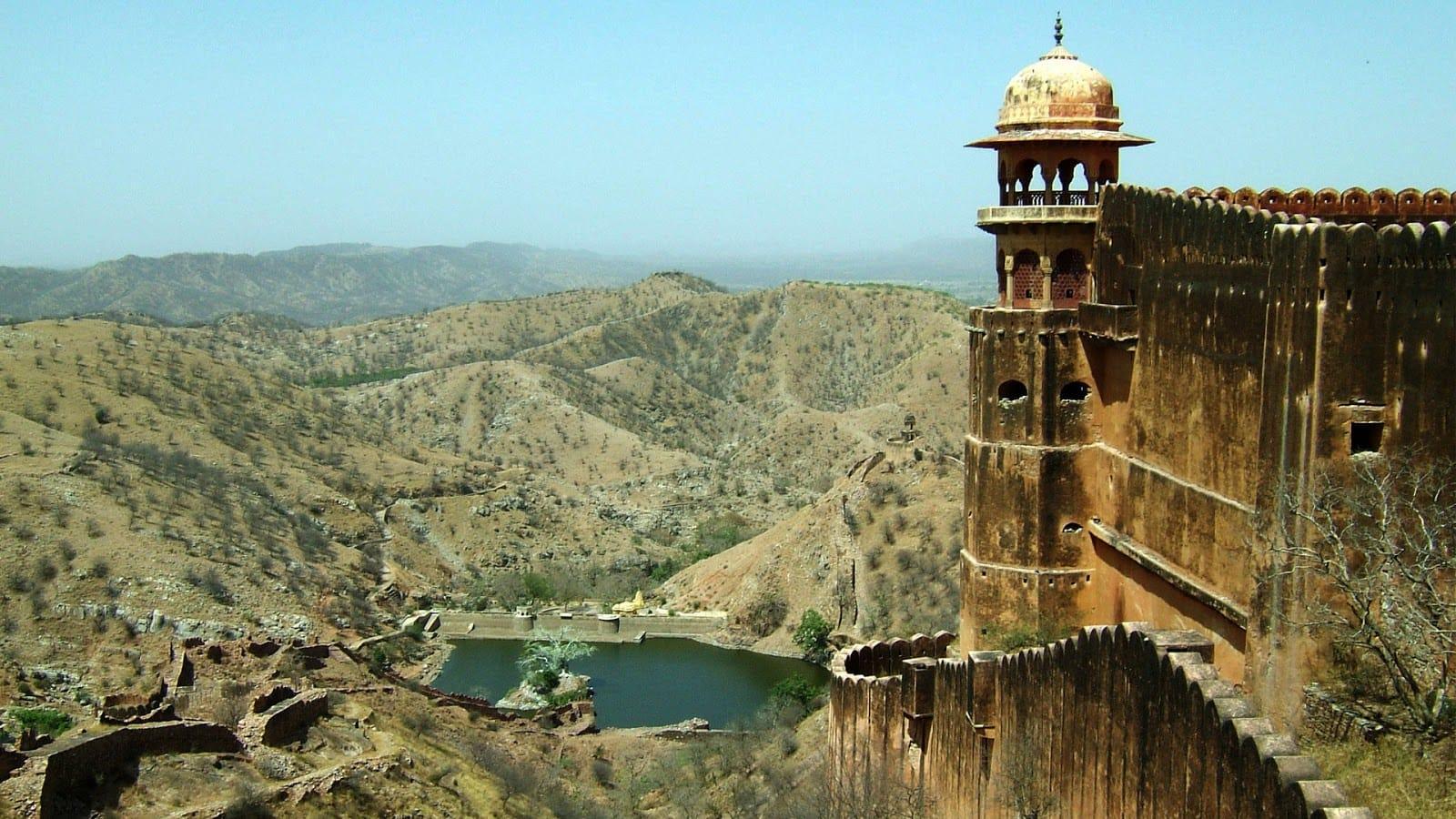 Jaipur Private Tour: Amber Fort, Panna Meena Stepwell & Jal Mahal