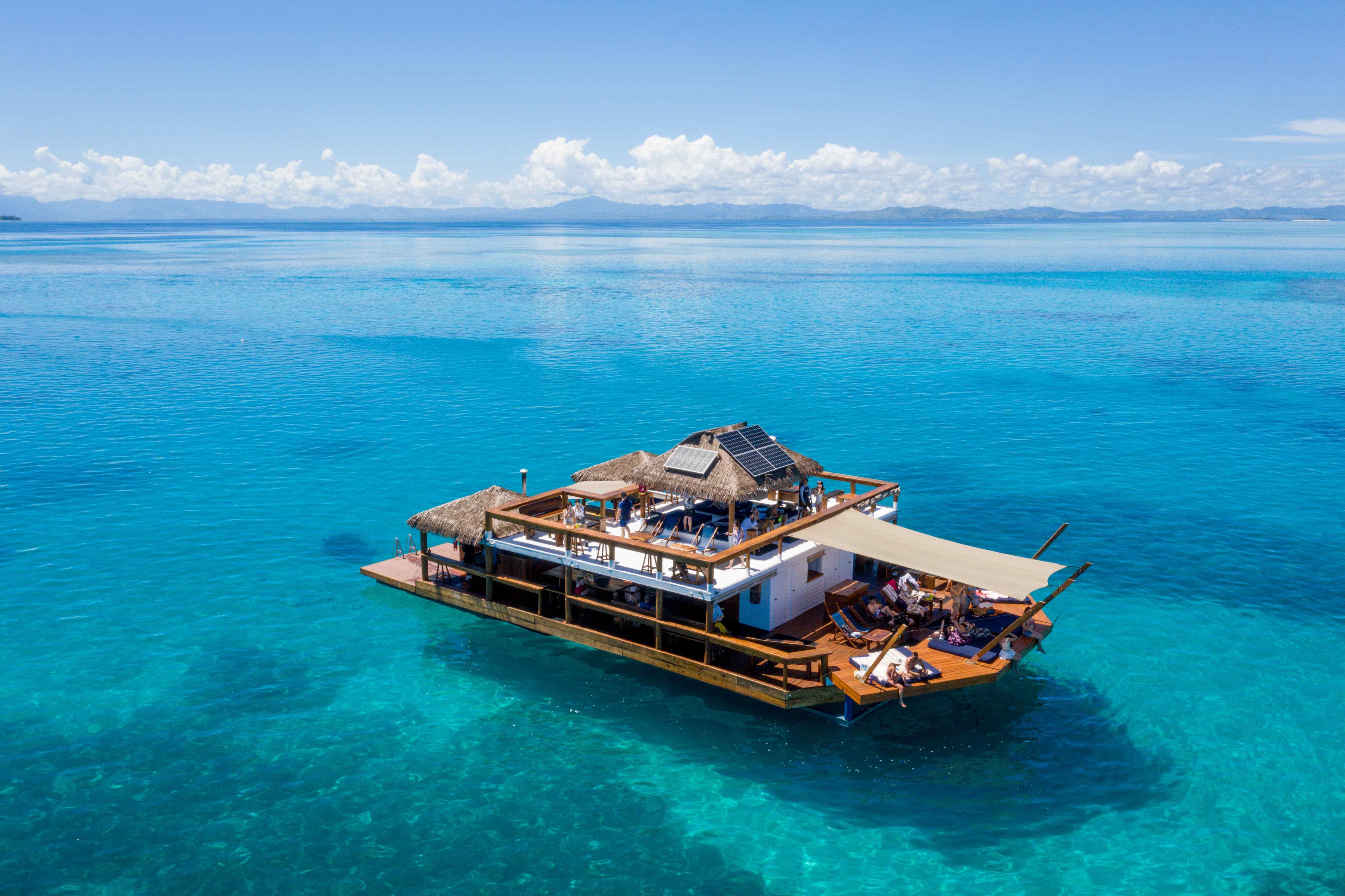 Cloud 9 Floating Pizzeria & Bar Experience