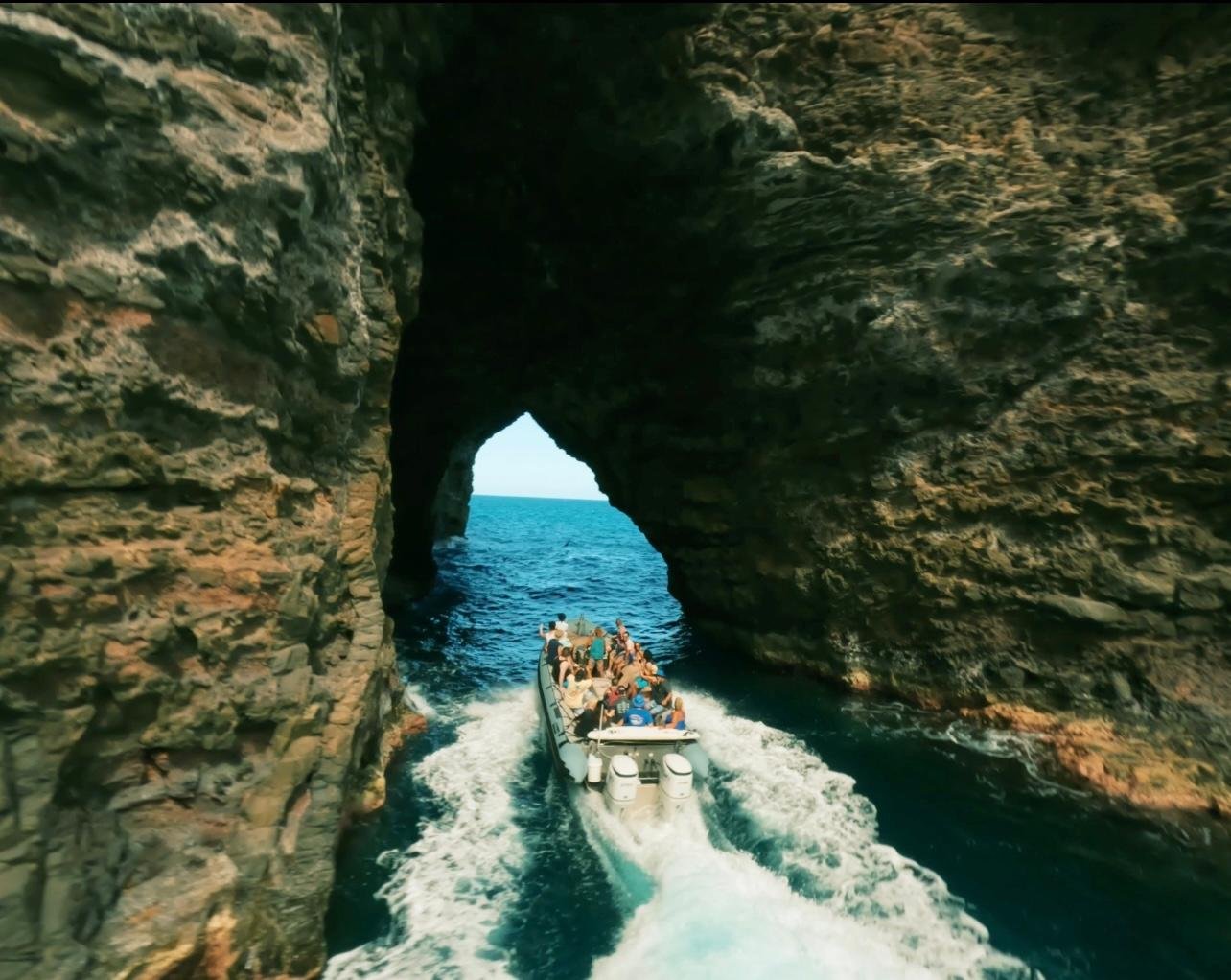 Nā Pali Coast Zodiac Raft Adventure with Sea Caves