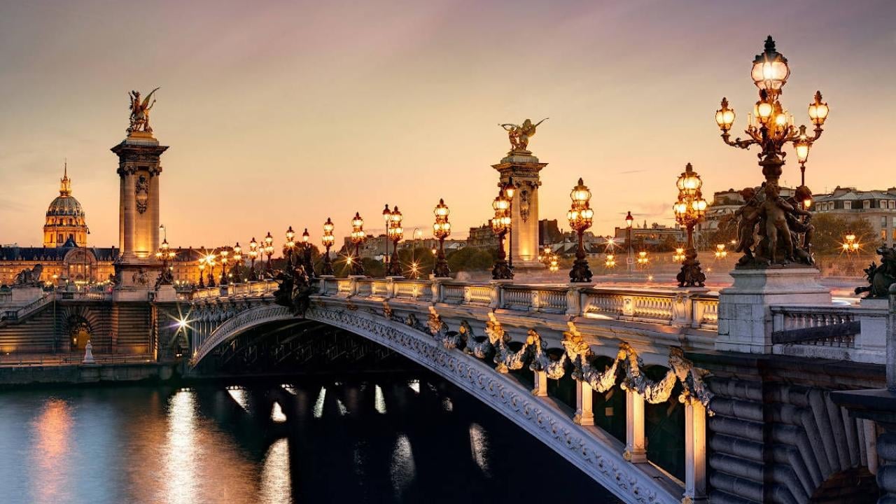 Paris Evening Seine River Cruise with Champagne