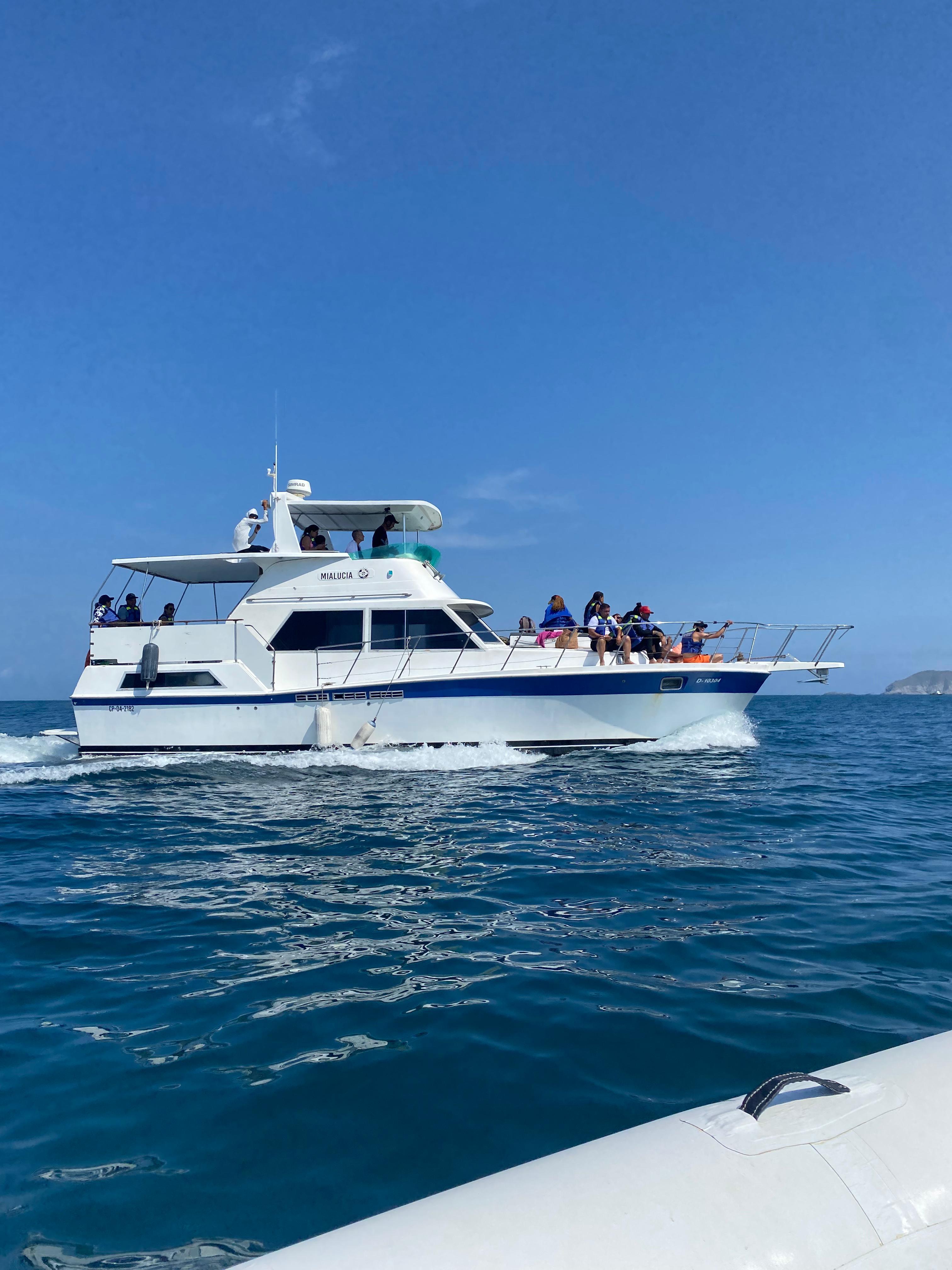 Santa Marta Coastal Yacht Cruise with 6 Beach Stops & Lunch