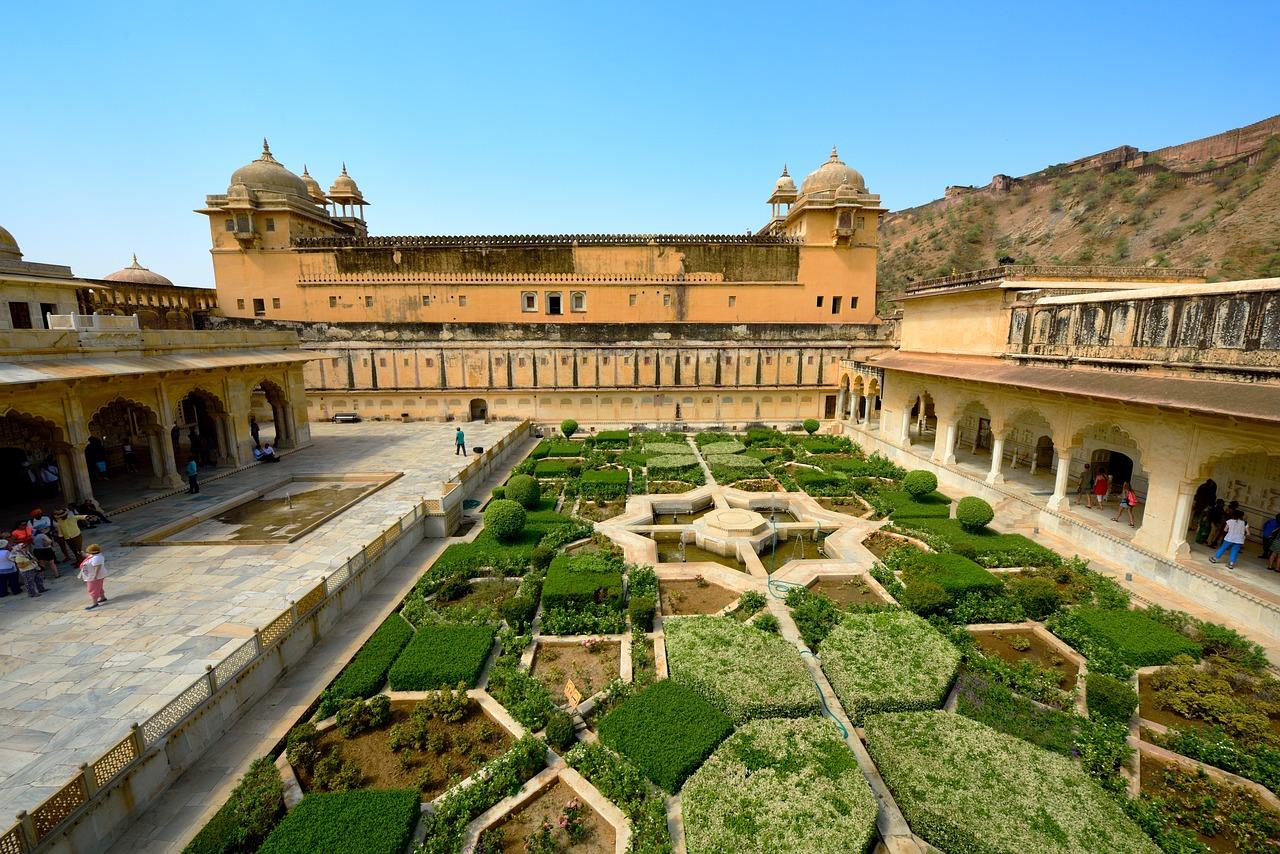 Jaipur Private Tour: Amber Fort, Panna Meena Stepwell & Jal Mahal