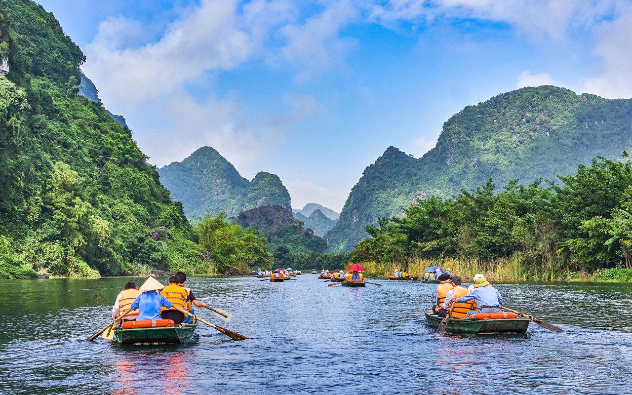 Private Ninh Binh Full-Day Tour: Hoa Lu, Bai Dinh, Trang An & Mua Cave