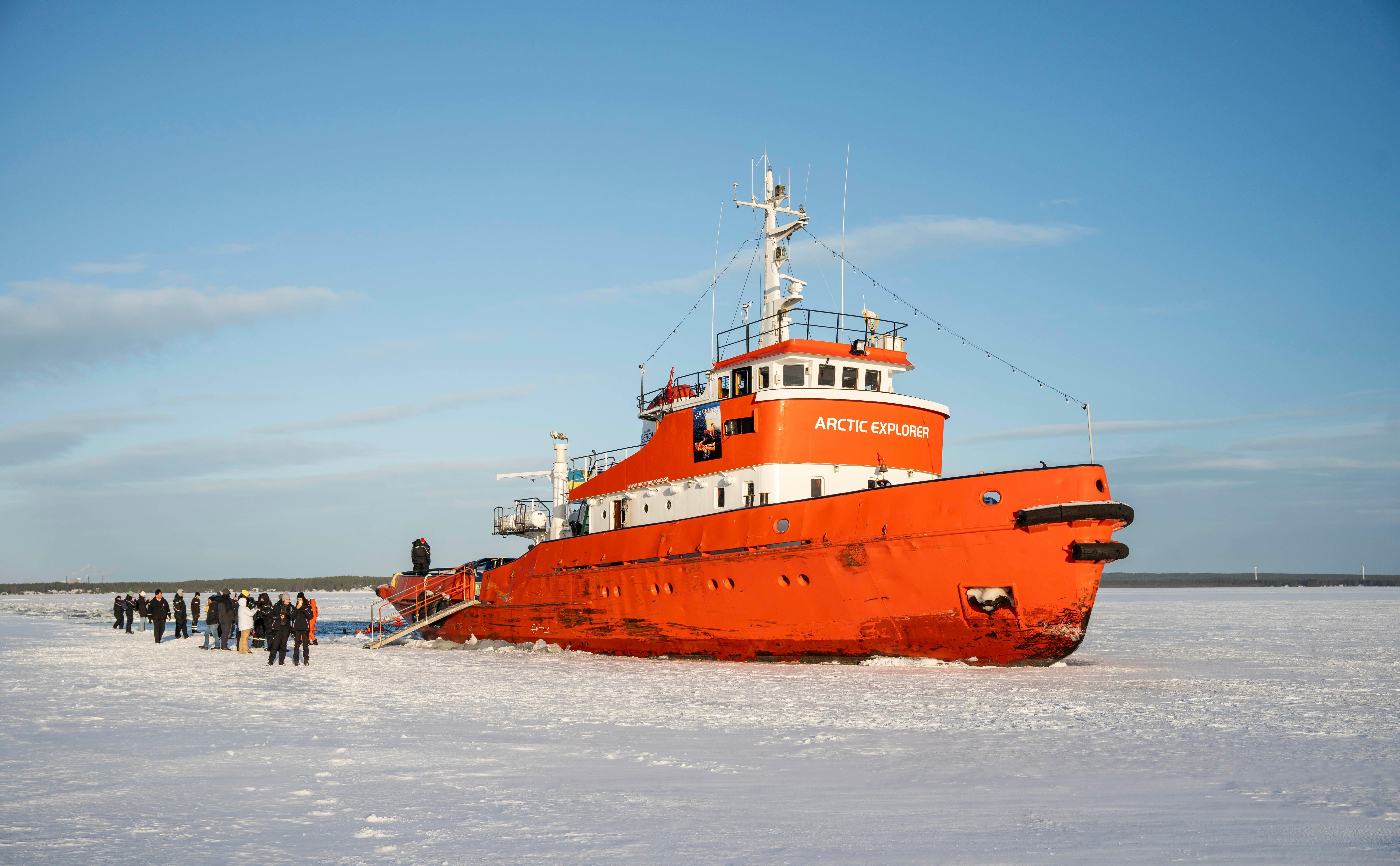 Arctic Icebreaker Cruise with Ice Floating in Lapland