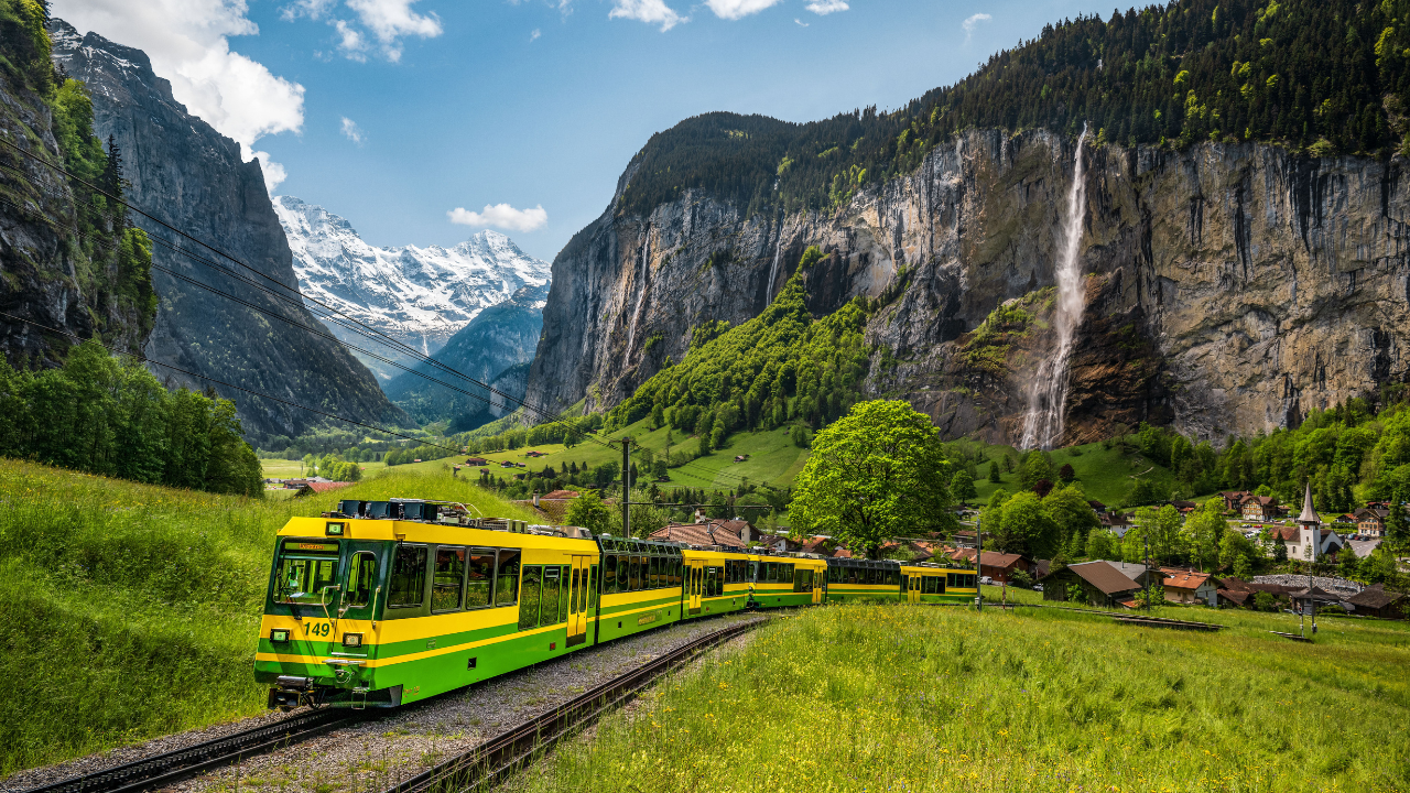 Berner Oberland: Swiss Half Fare & STS Holder 2nd Class Pass
