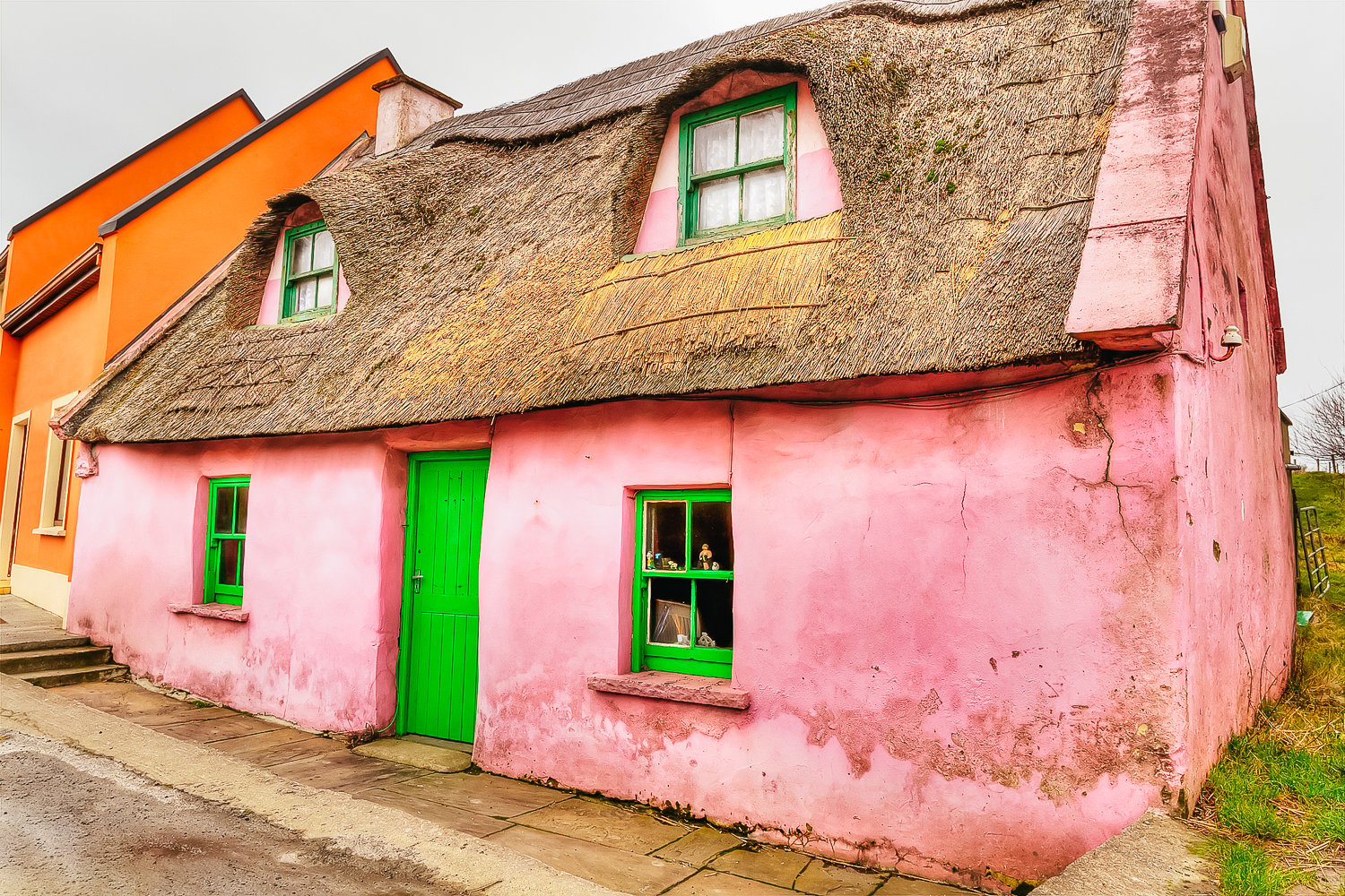 Aran Islands & Cliffs of Moher Day Tour with Cruise from Galway