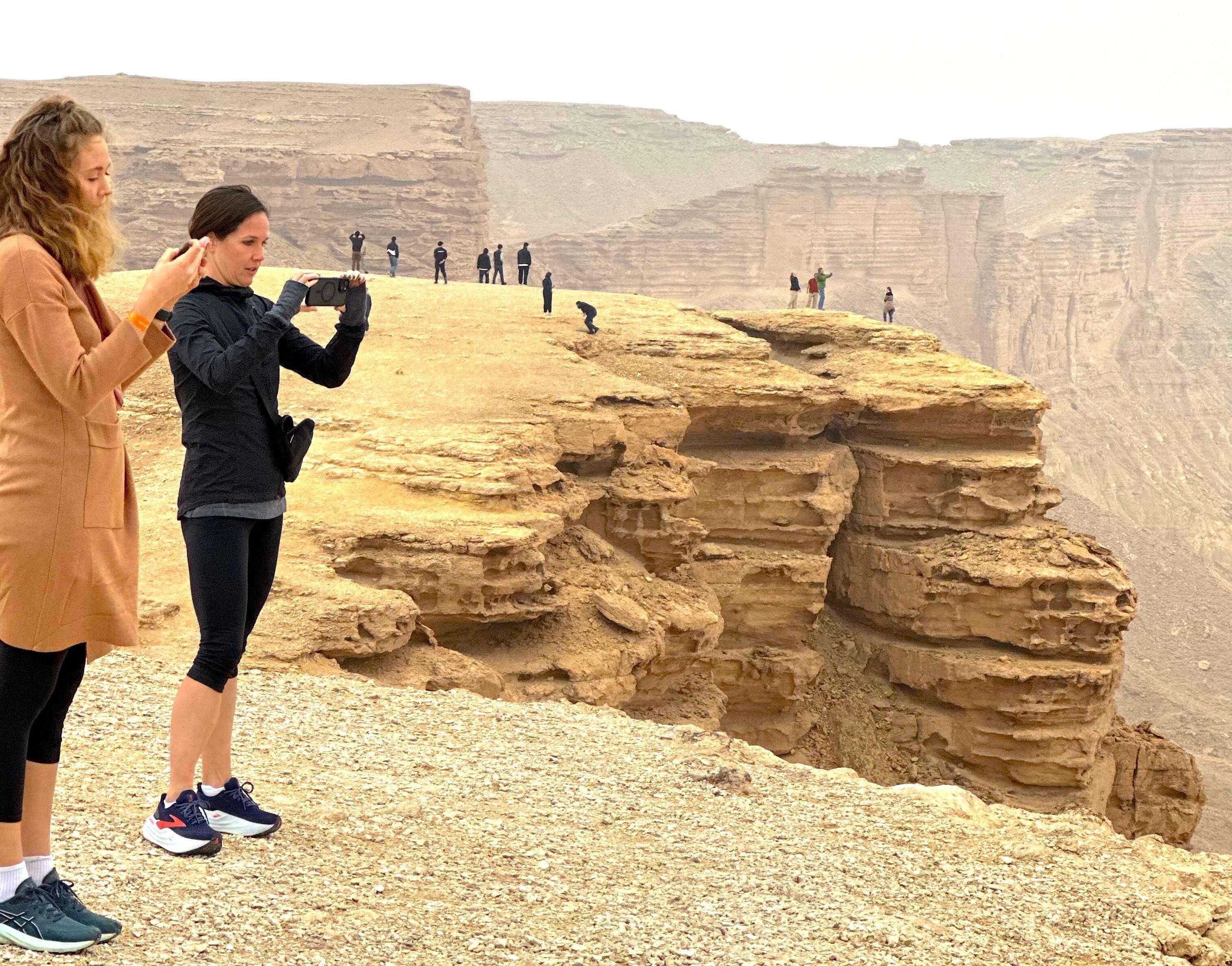 Riyadh: Edge of the World 4x4 Sunset Adventure