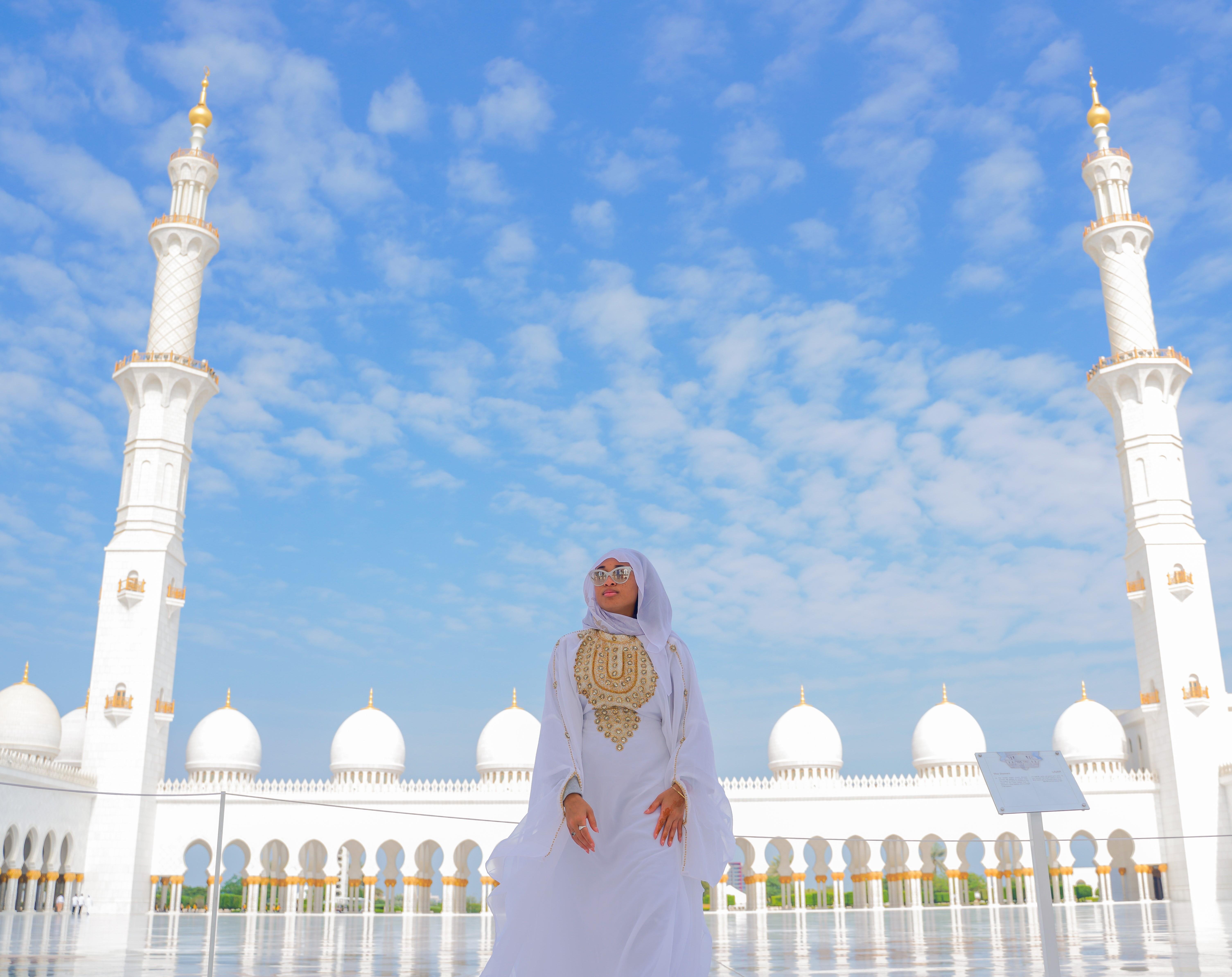 Abu Dhabi Grand Mosque, Presidential Palace & Heritage Village Day Tour from Dubai