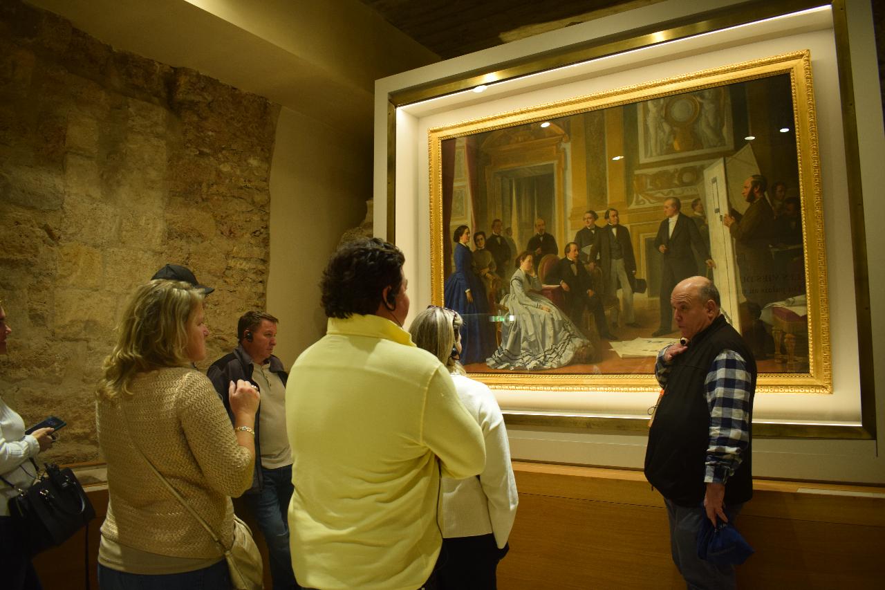 Paris Louvre Highlights: Small-Group Guided Tour with Fast-Track Entry