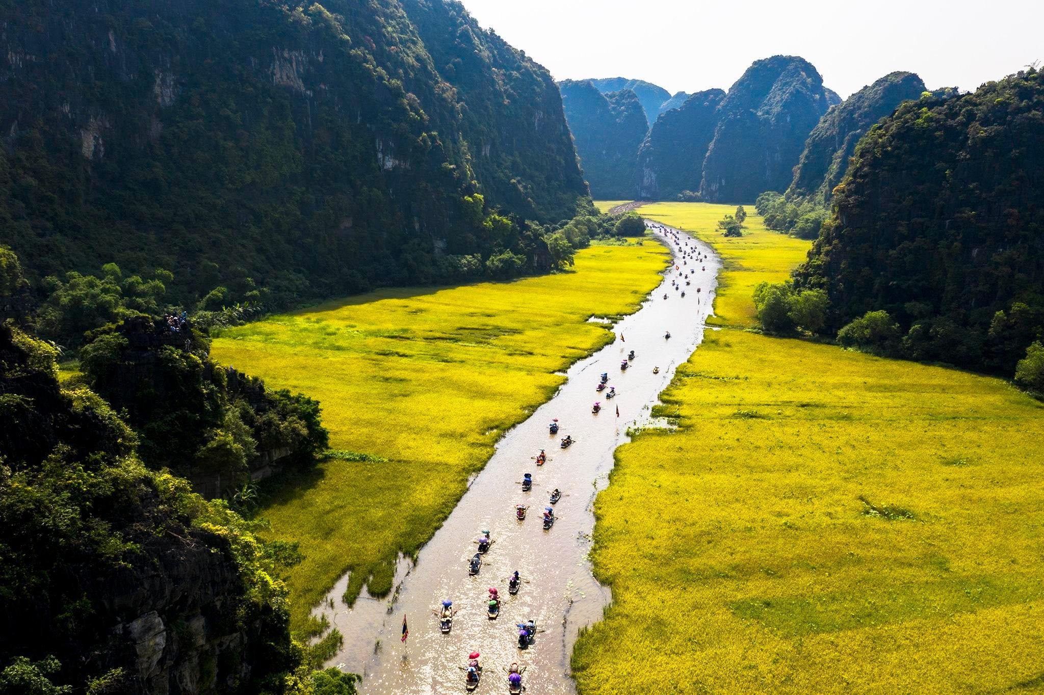 Hoa Lu, Mua Cave & Tam Coc or Trang An Day Tour from Hanoi