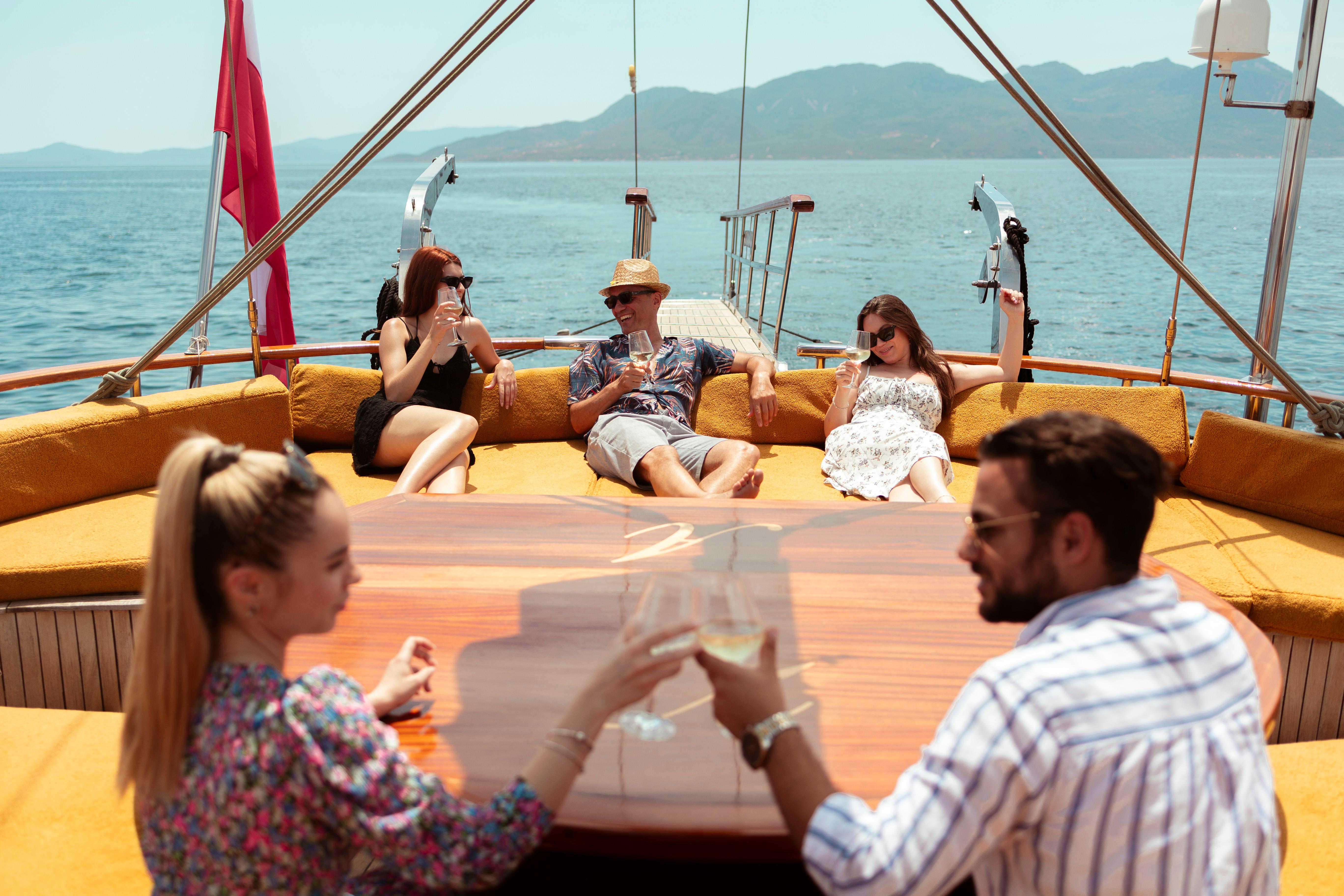 Athens Island-Hopping Cruise: Agistri, Metopi & Aegina with Lunch & Drinks