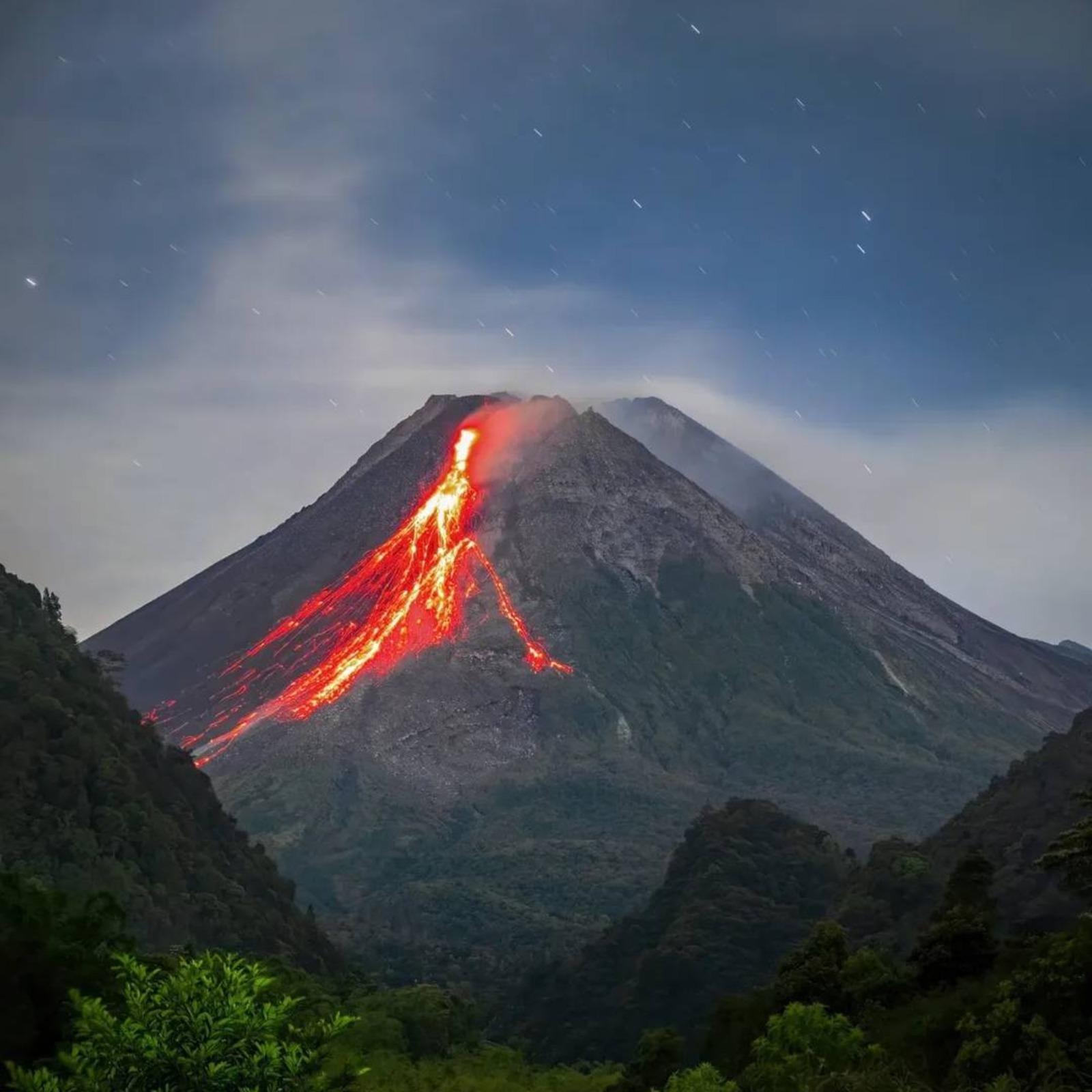 Mount Merapi Lava Night View & Cave Adventure from Yogyakarta