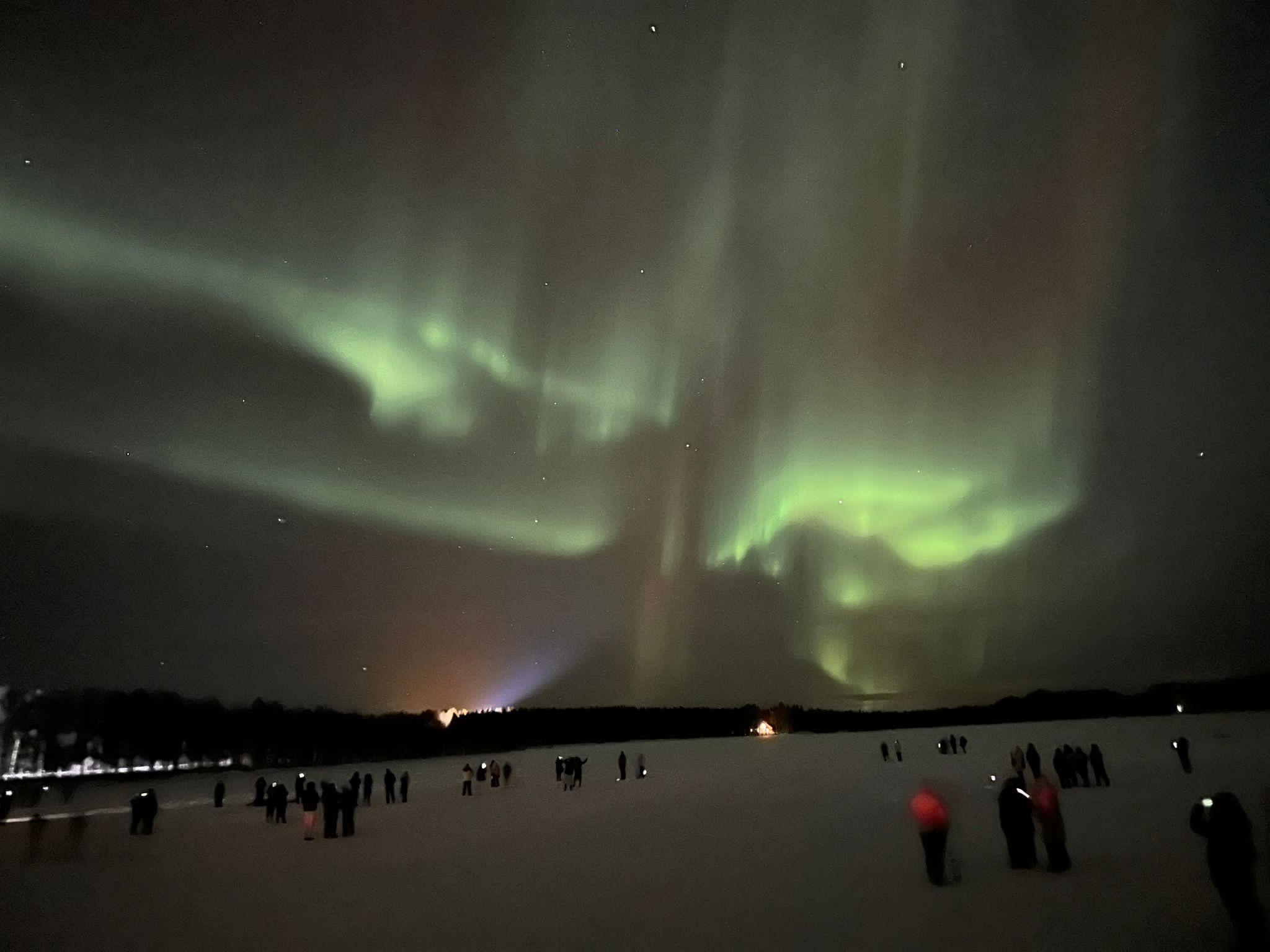 Rovaniemi Northern Lights Hunt with Lakeside BBQ