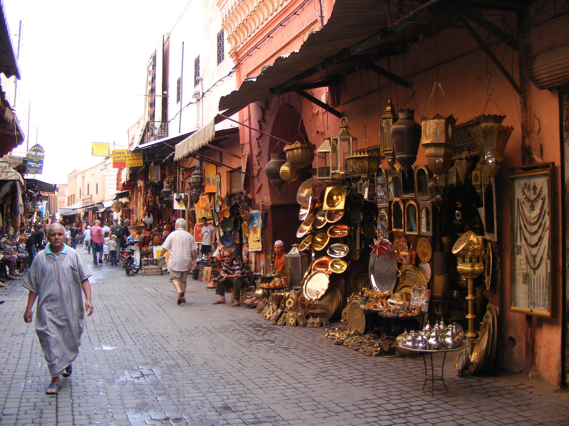 Casablanca Souks: Guided Shopping & Cultural Exploration