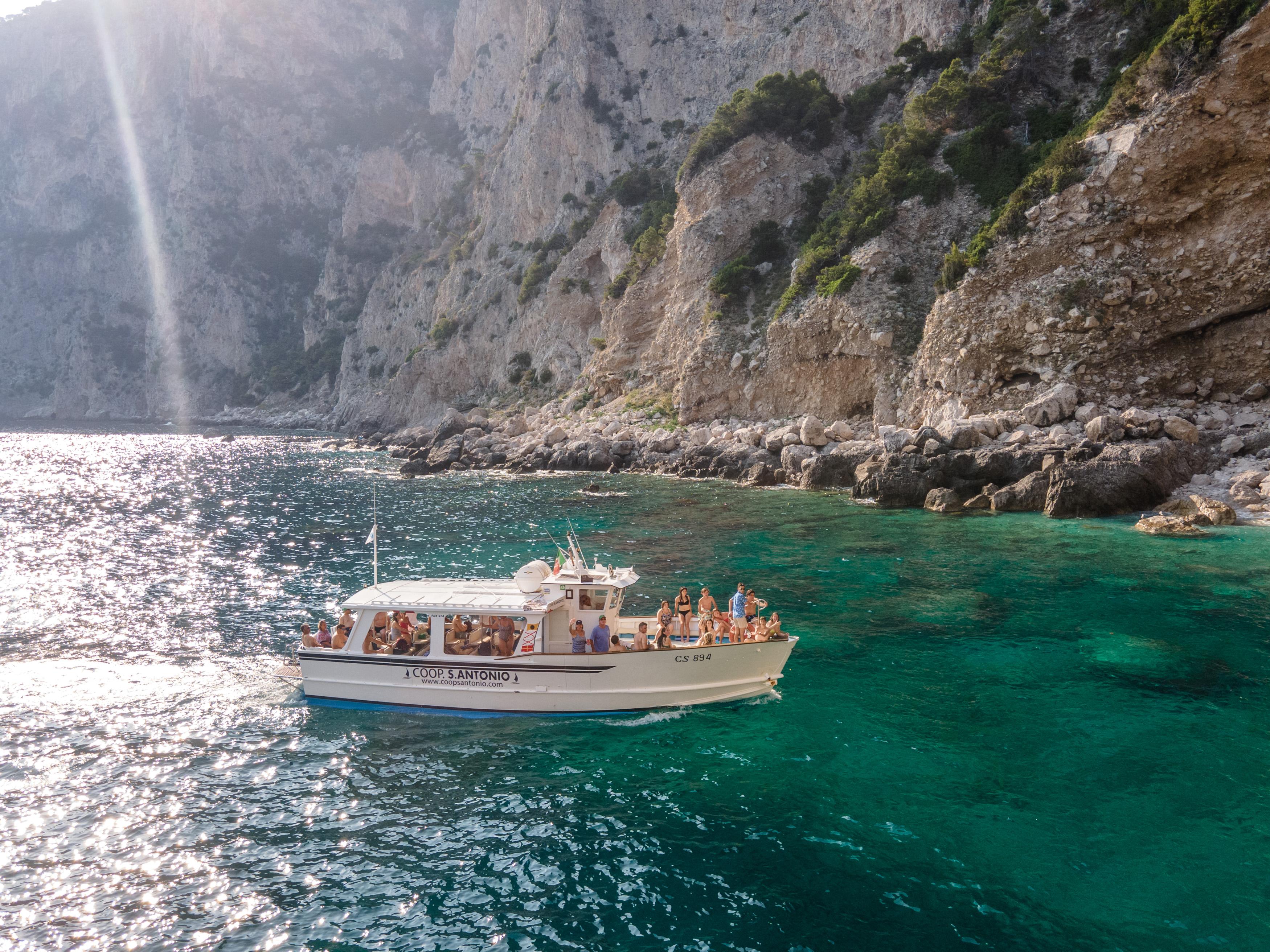 Amalfi Coast Boat Tour: Positano, Amalfi & Li Galli Islands