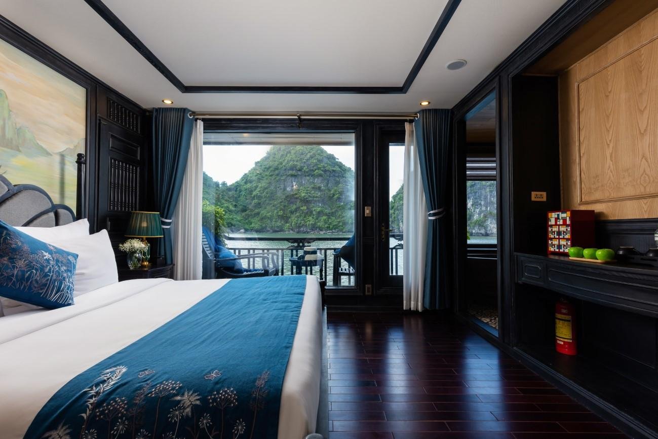 Ha Long & Lan Ha Bay 3-Day Cruise with Private Balcony