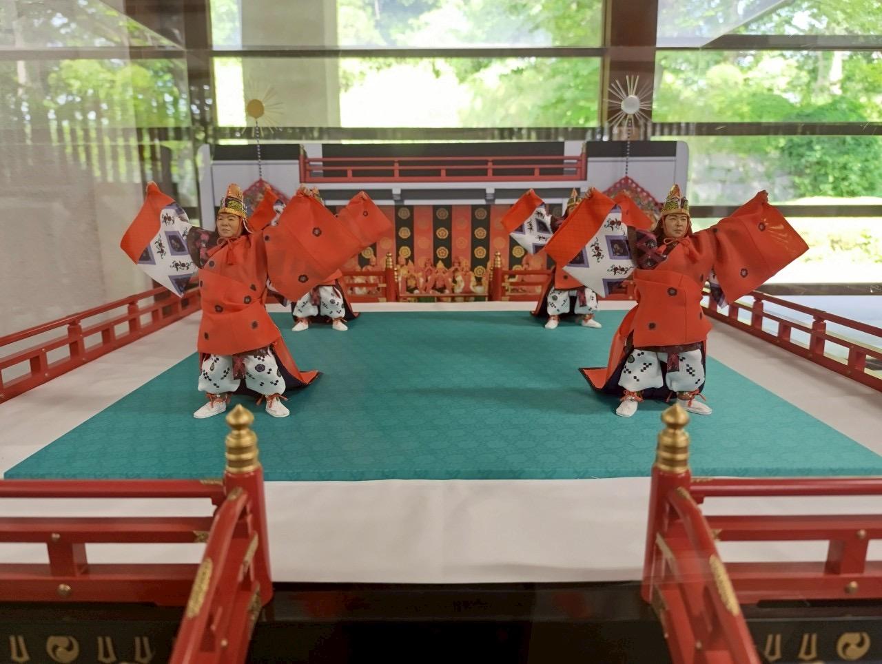 Tokyo Imperial Palace & Shogun History Walking Tour