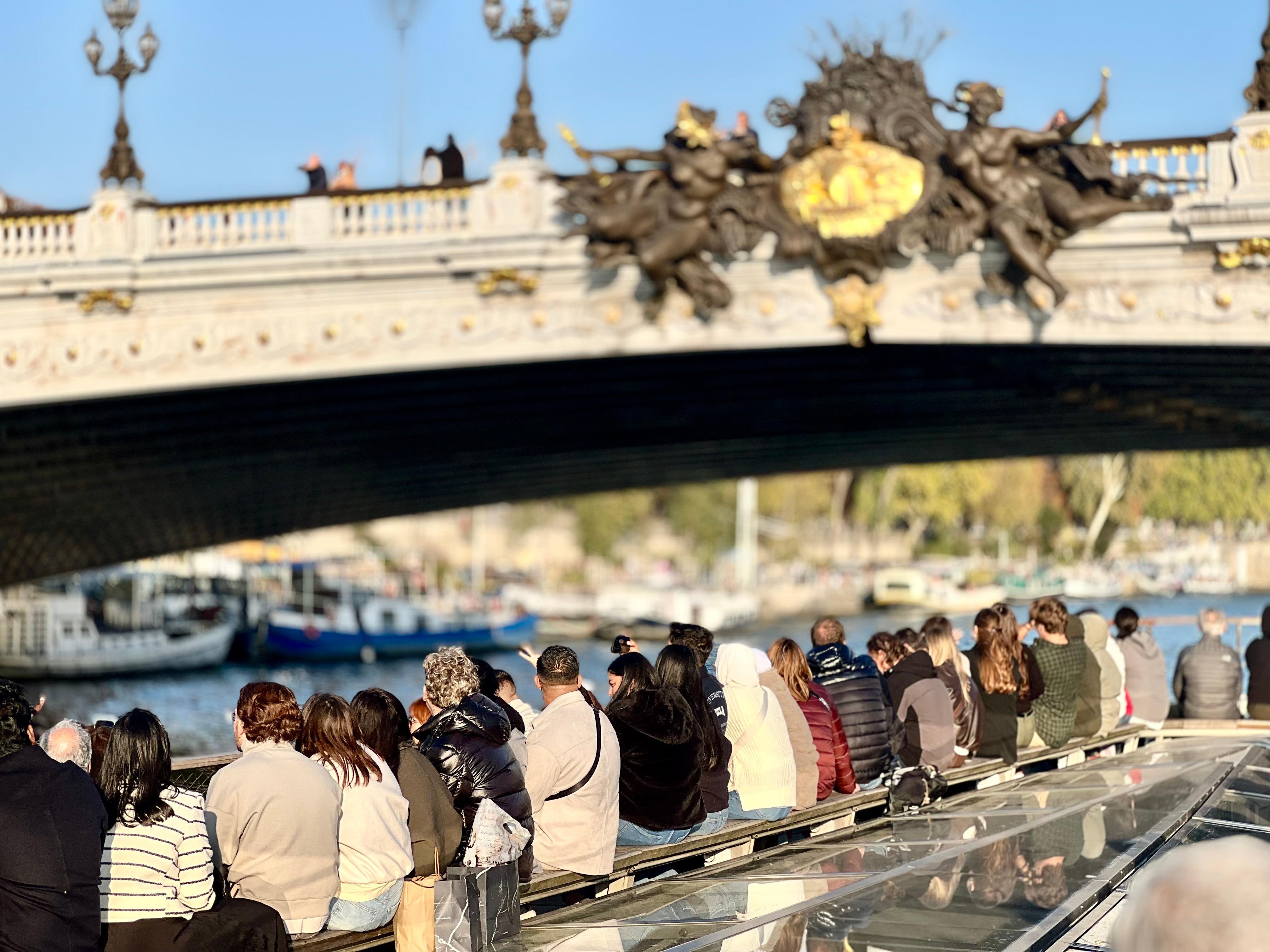 Paris: Eiffel Tower Seine Cruise & Crêpe Tasting