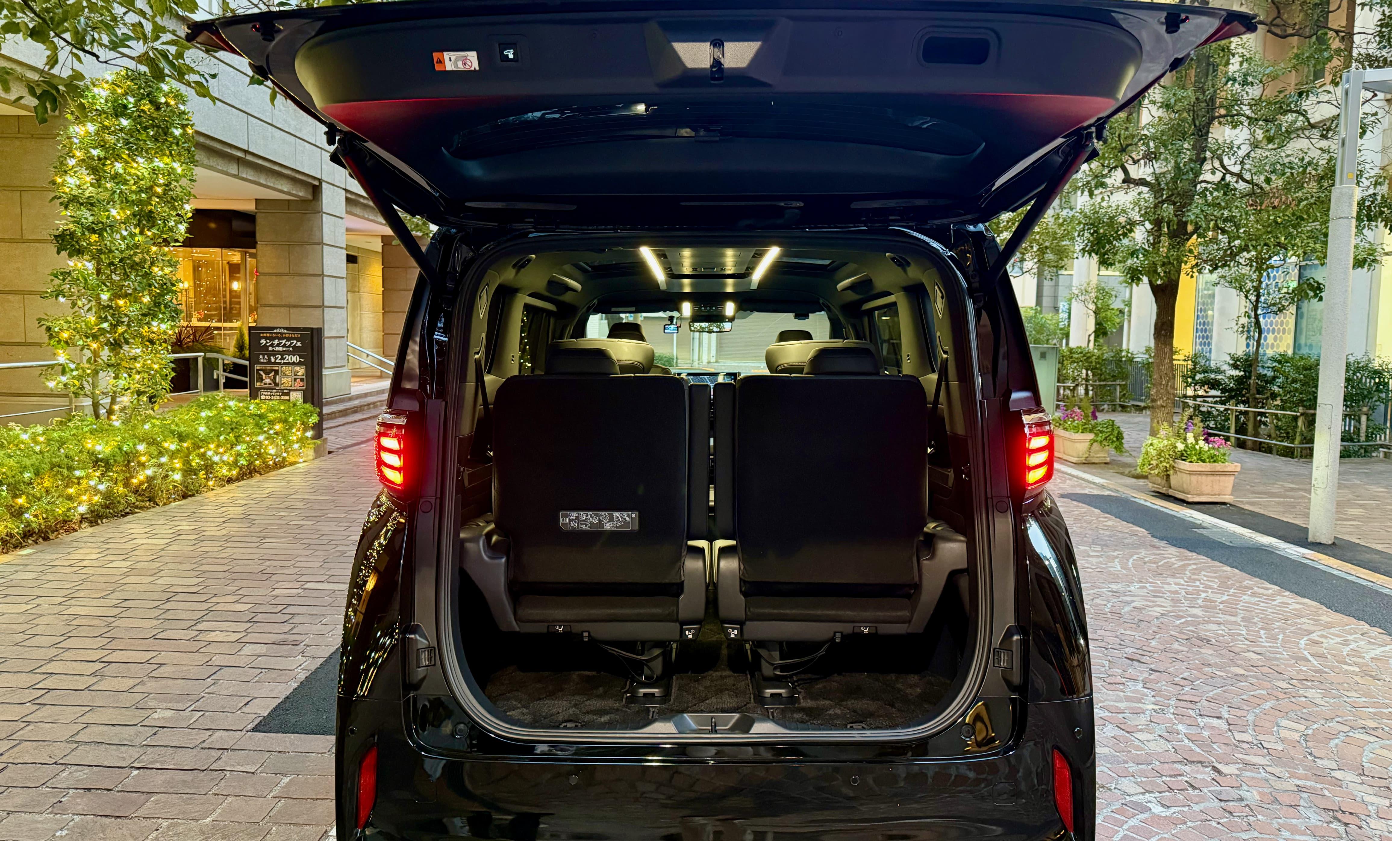 Haneda Airport Private Luxury Transfer To/From Tokyo City