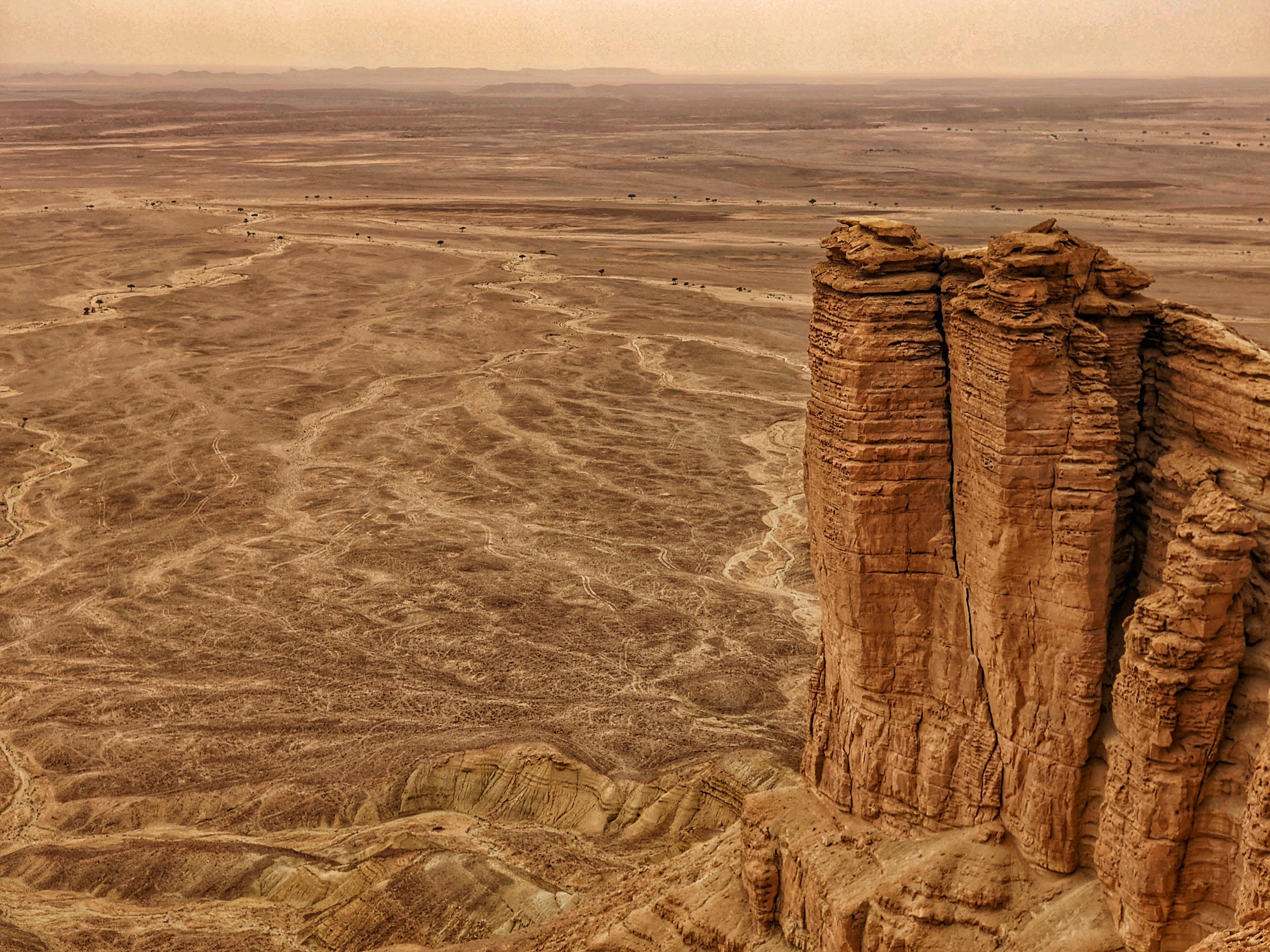 Riyadh: Private Edge of the World Desert Excursion