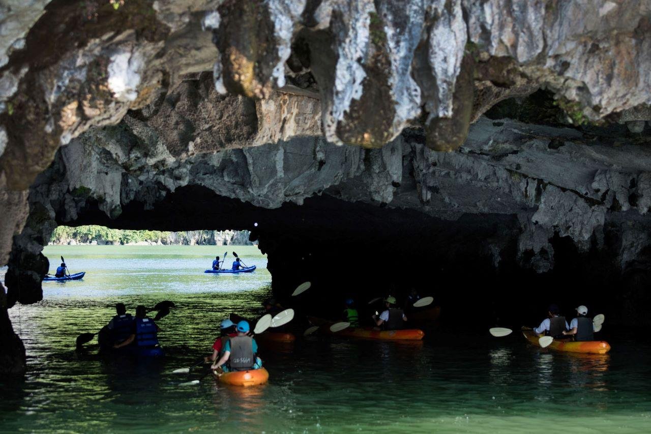 Ha Long Bay Day Trip from Hanoi: Luxury or Standard Cruise with Lunch