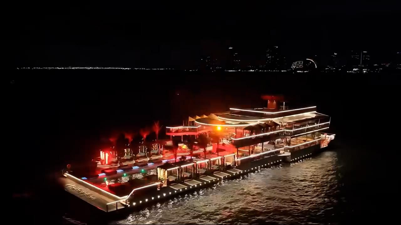Sina Beach Floating Club: Pattaya Day Pass