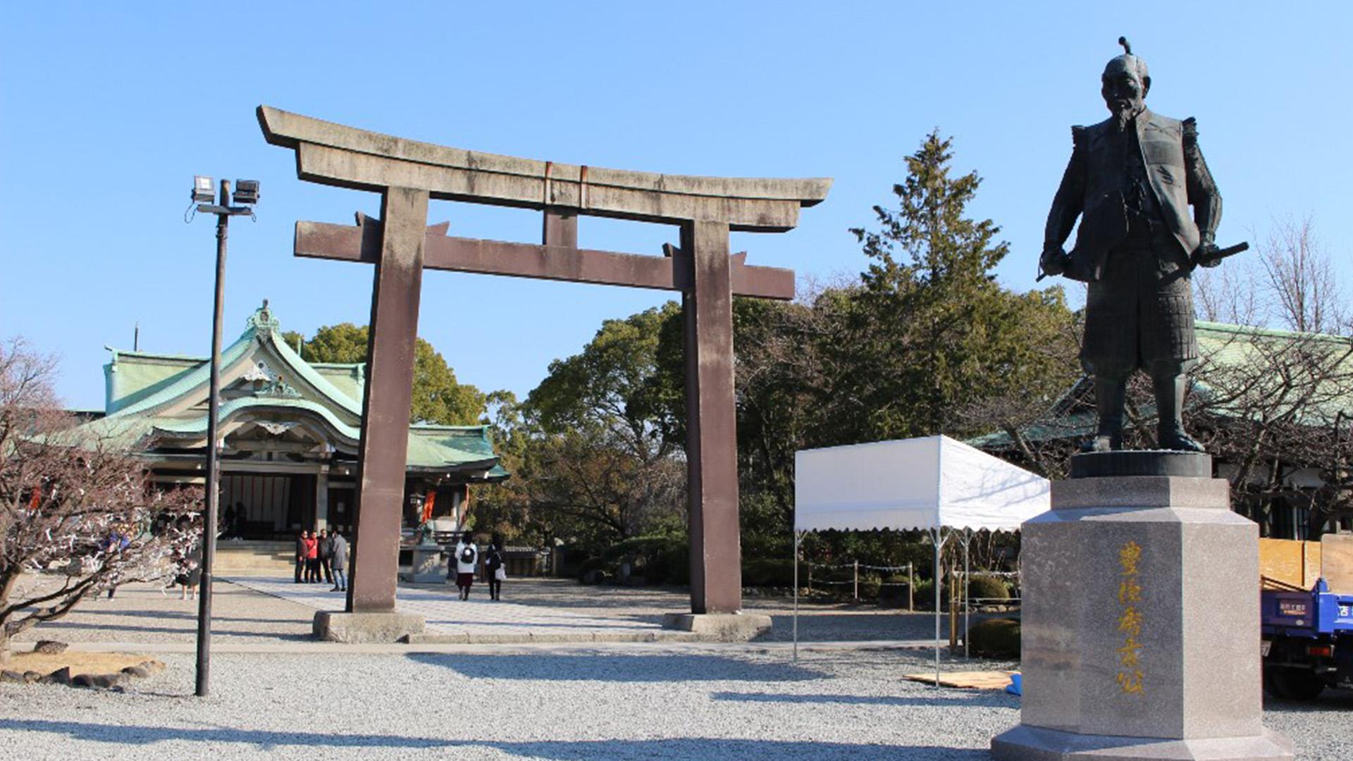 Osaka Castle Defensive Tour & Tower Admission