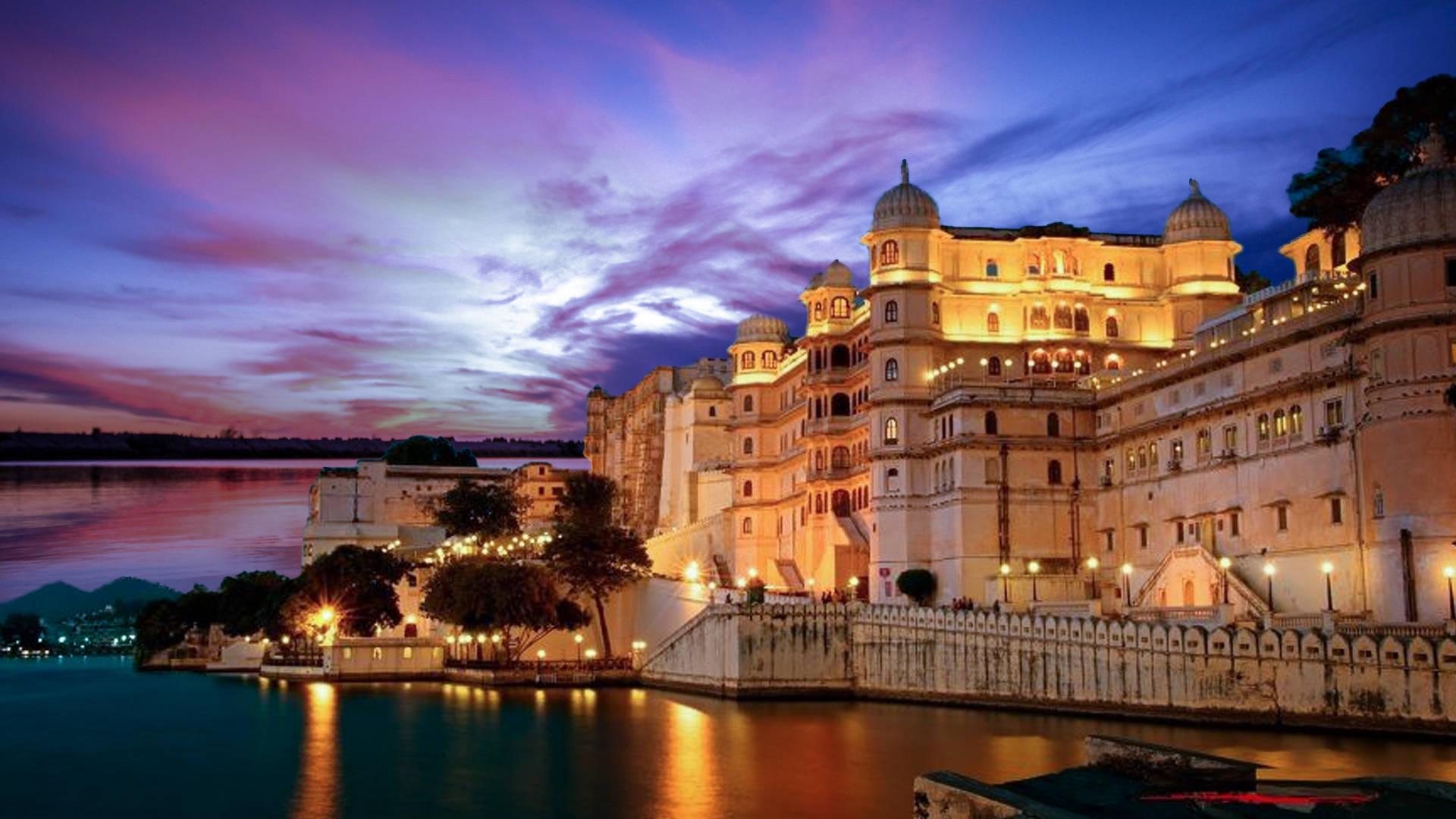Udaipur Private Palace & Lakes Tour with Boat Cruise