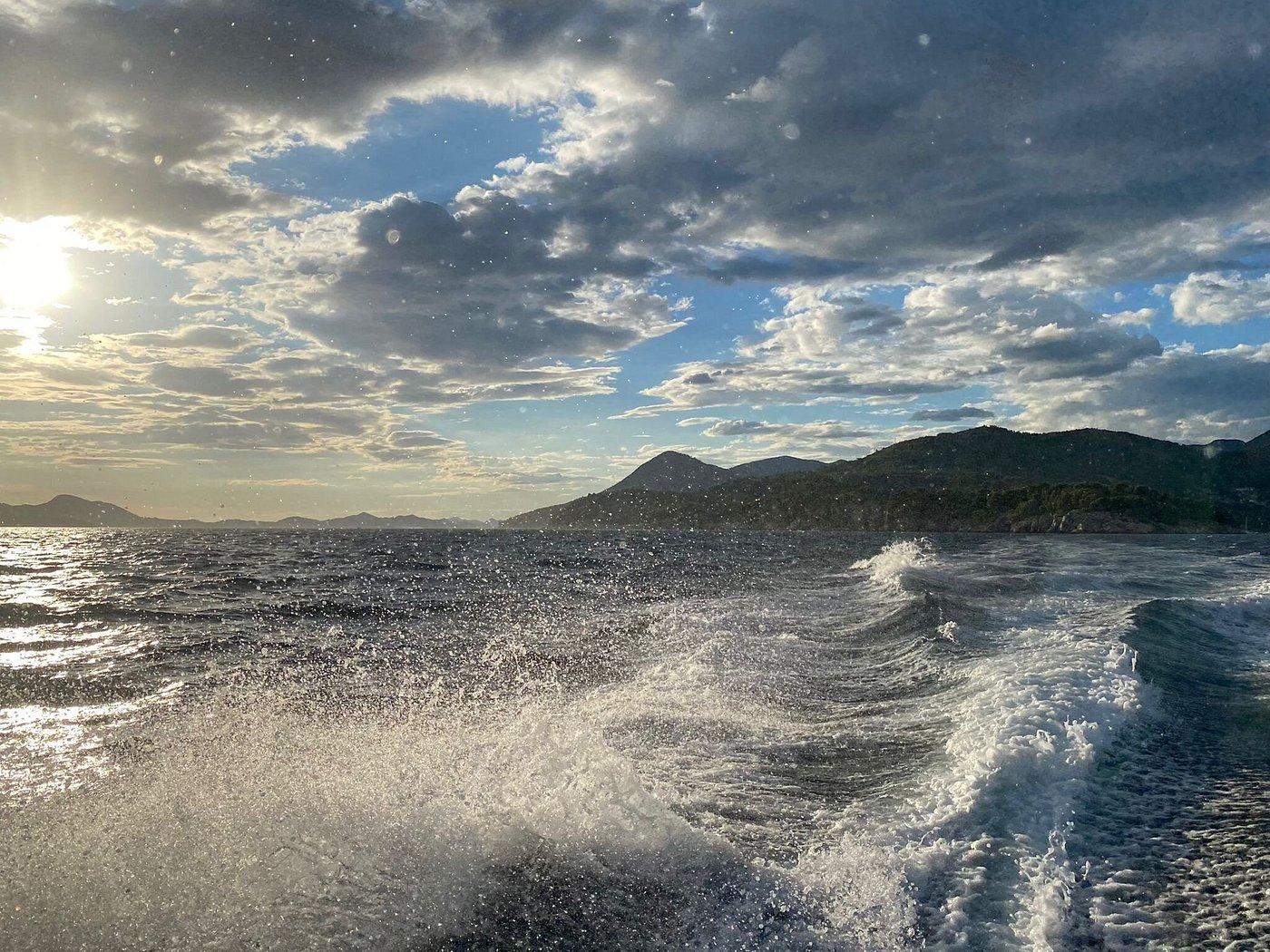 Dubrovnik: Elaphiti Islands Speedboat Tour with Blue Cave & Sunj Beach
