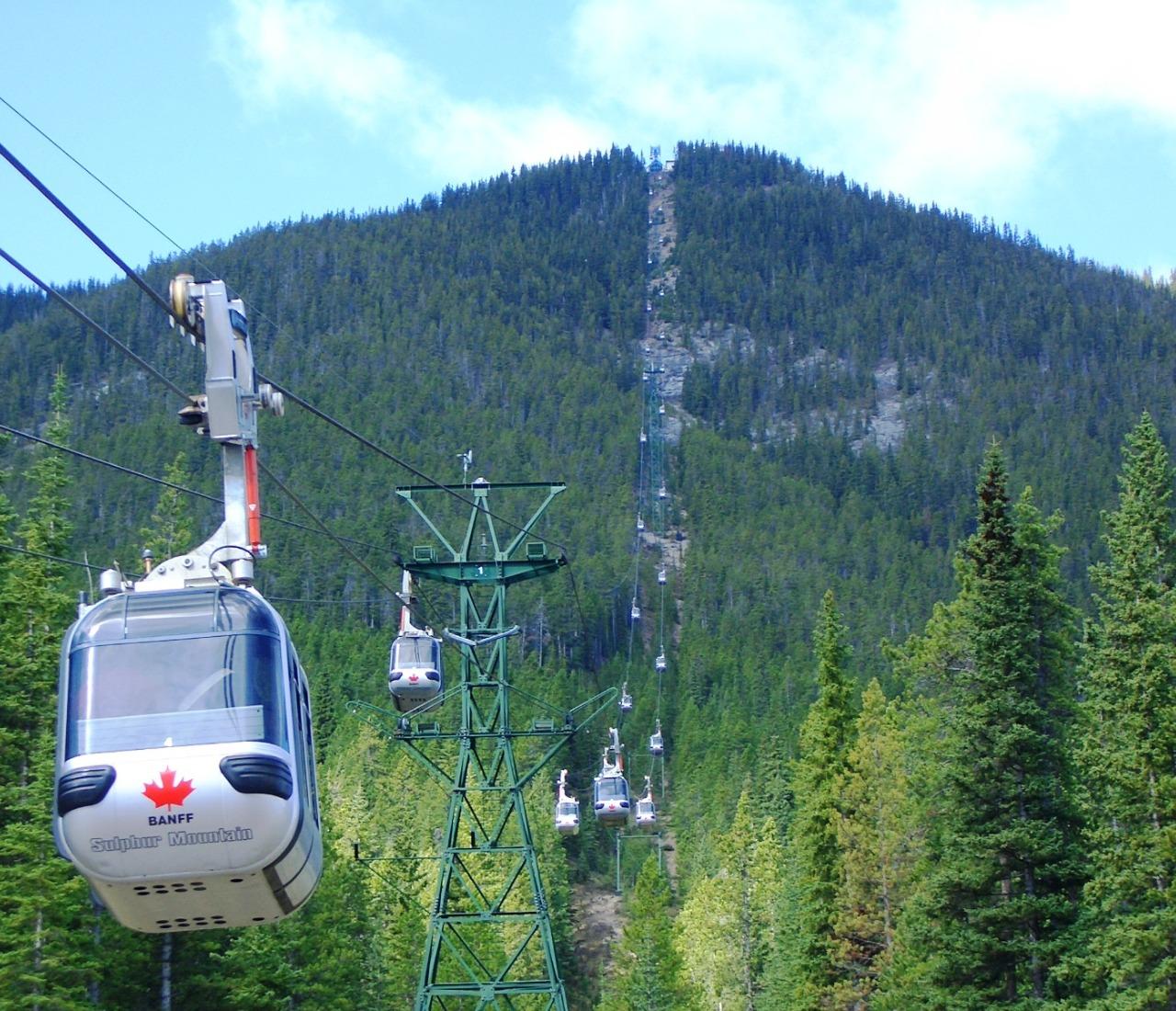 Banff: Hot Springs, Bow Falls and Three Lakes Tour