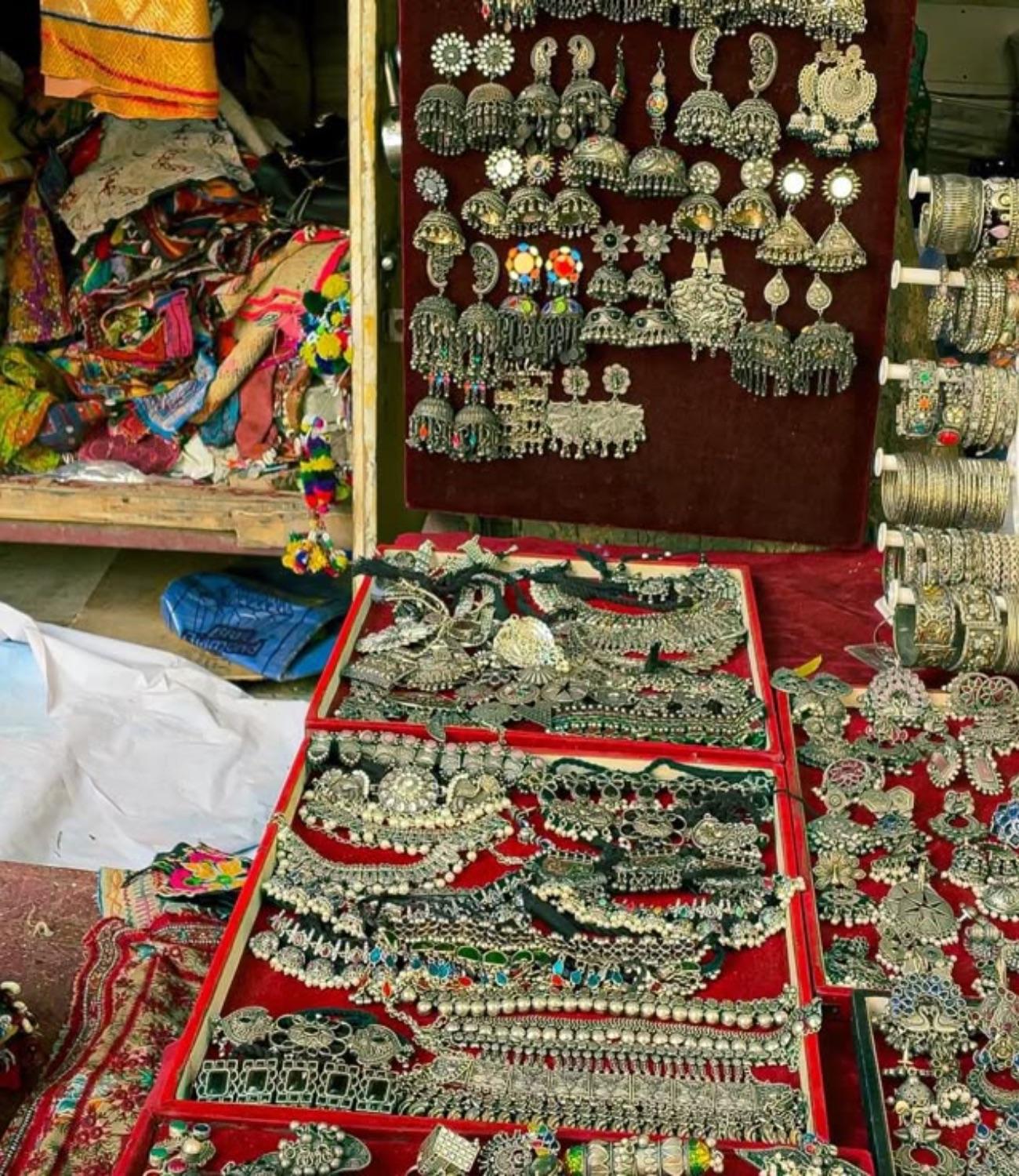 Delhi Personal Shopping Tour with Local Expert