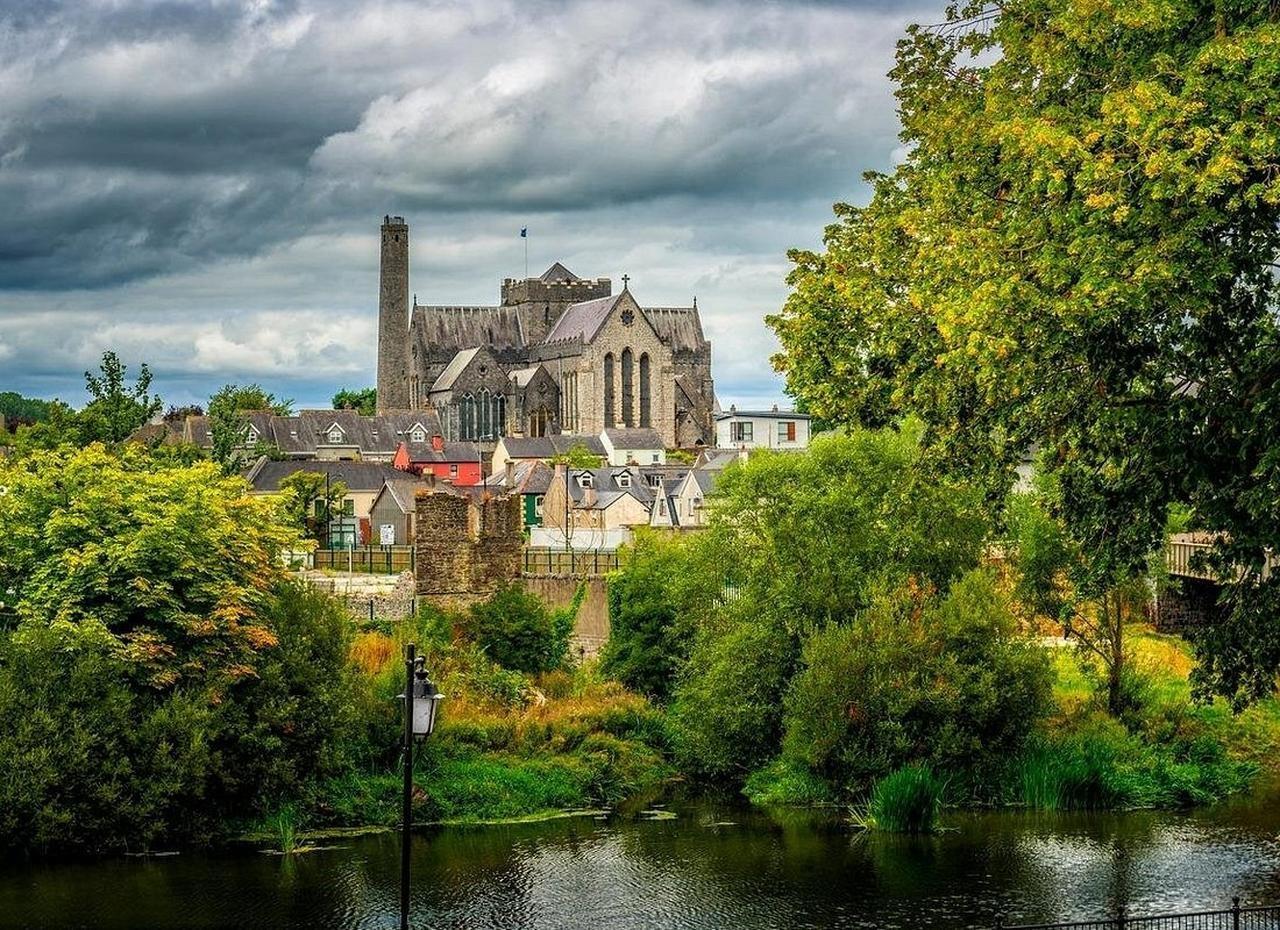 Waterford Crystal & Kilkenny City Day Tour from Dublin