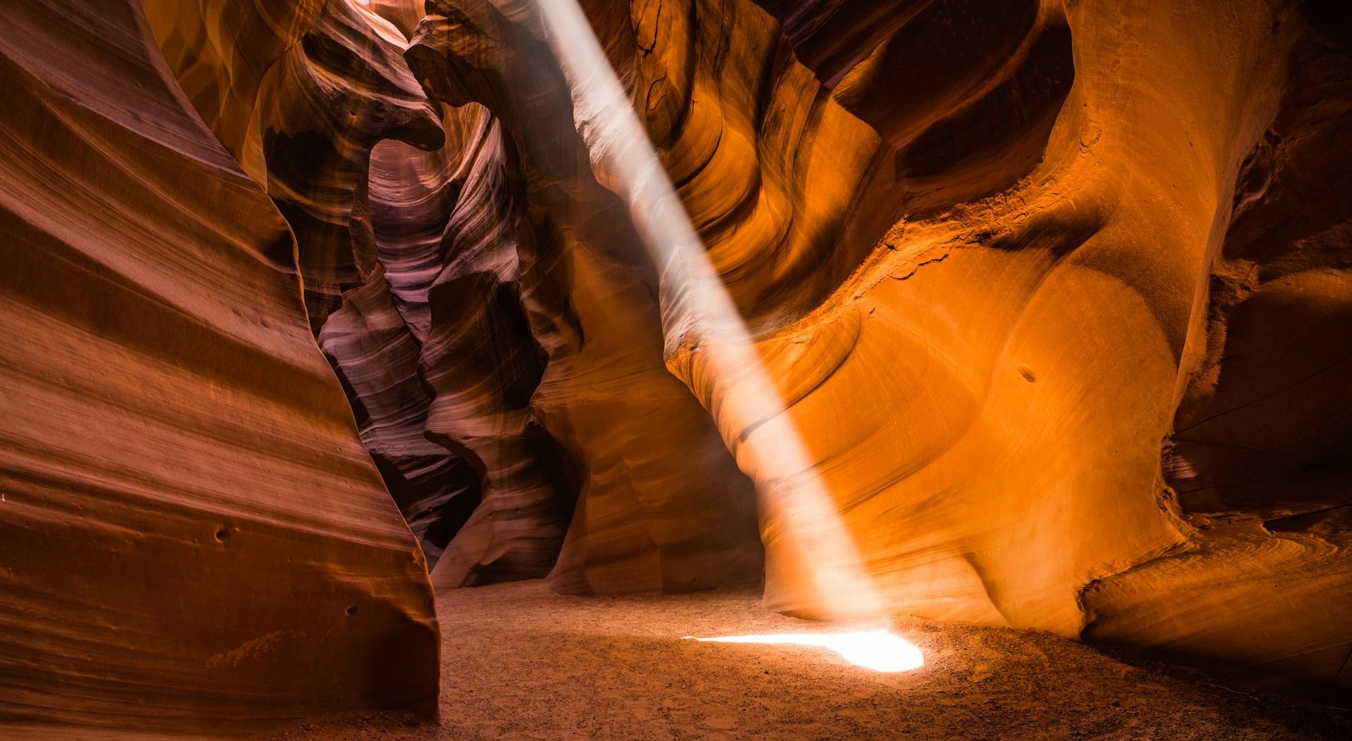 Page: Upper Antelope Canyon Sightseeing Tour w/ Navajo Guide