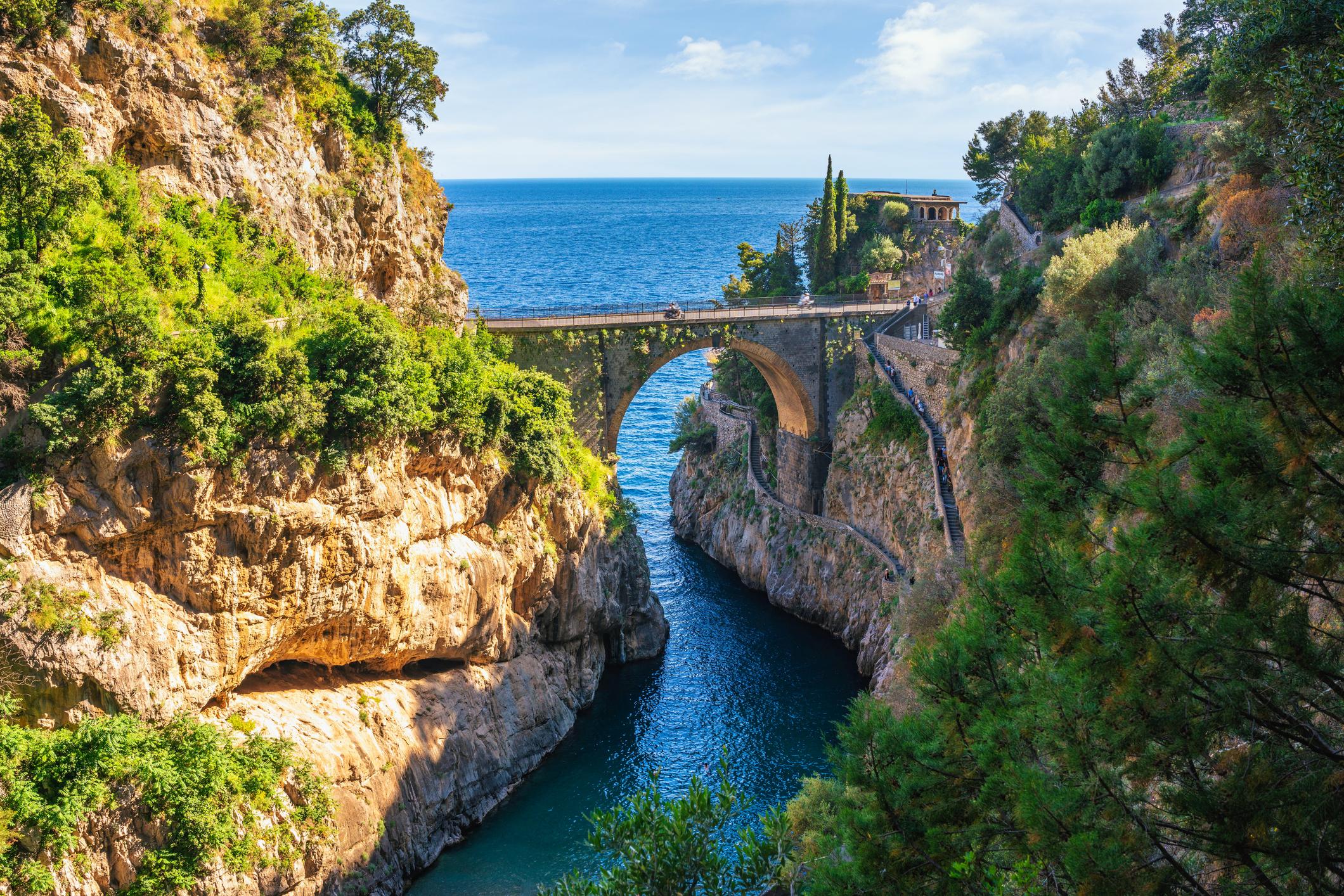 Amalfi Coast Boat Tour: Sea Caves, Snorkeling & Drinks