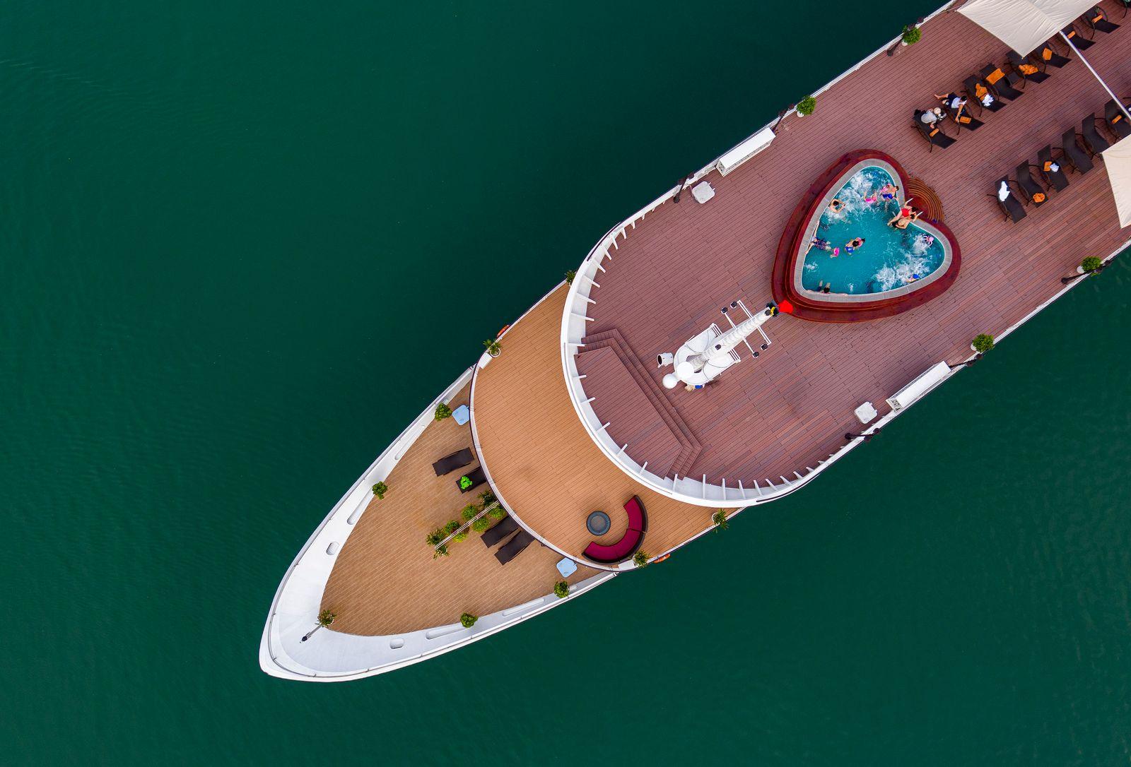 Hanoi: 2-Day Lan Ha & Halong Bay 5-Star Cruise with Private Balcony