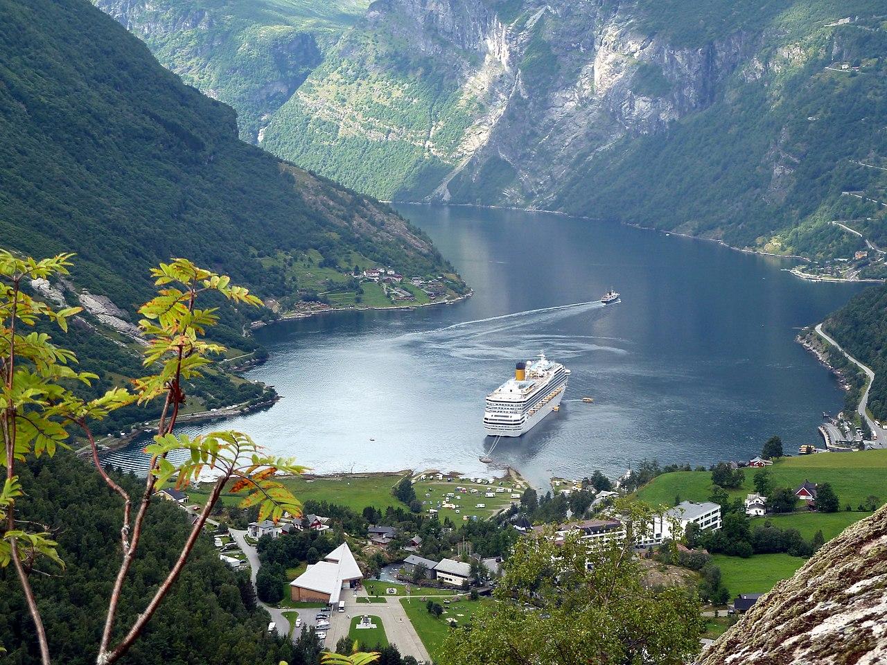 Geiranger Shore Excursion: Mt Dalsnibba, Skywalk & Eagle Road