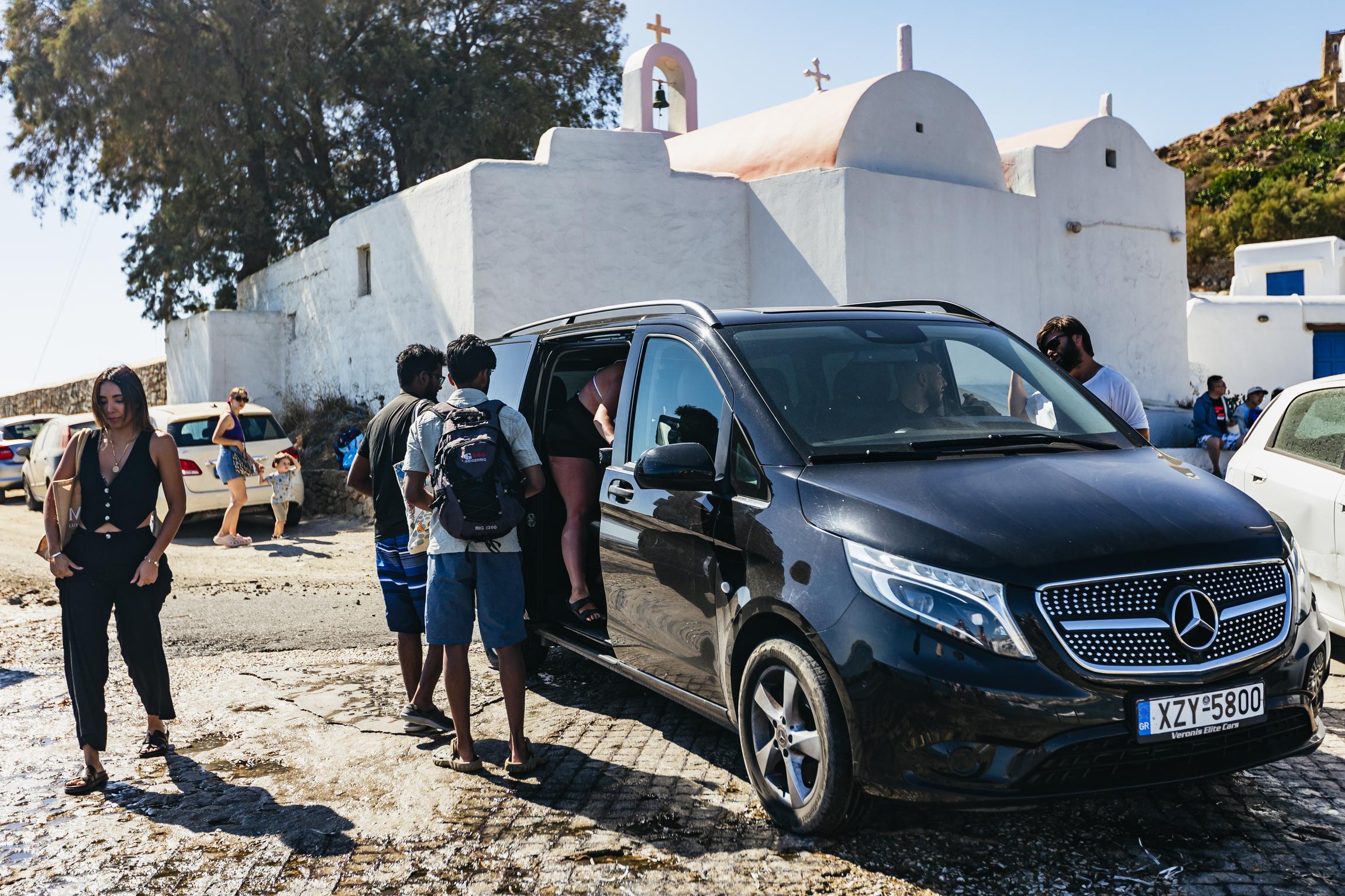 Mykonos: Rhenia Yacht Cruise and Guided Delos Tour