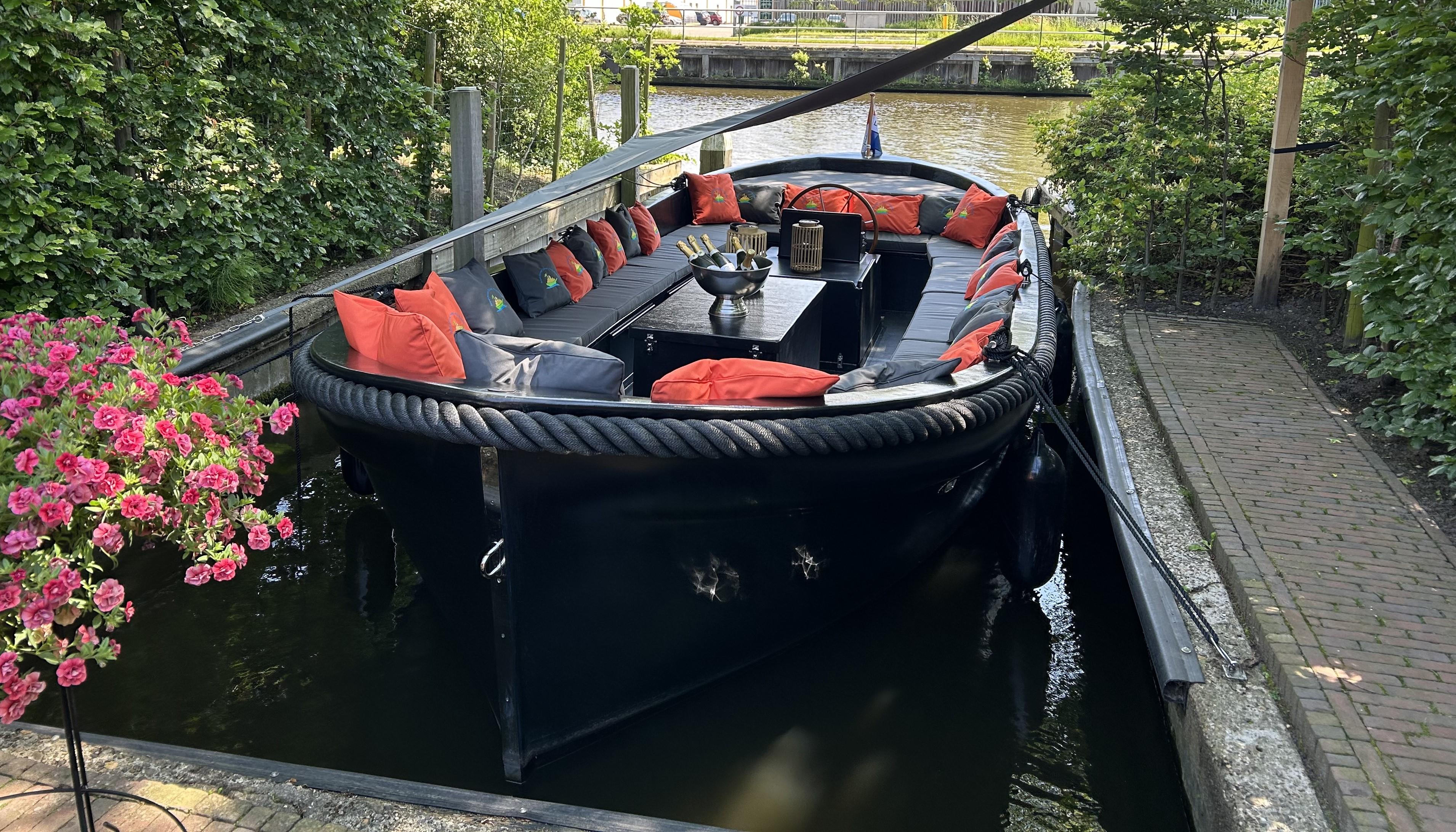 Private Canal Cruise in The Hague with Refreshments