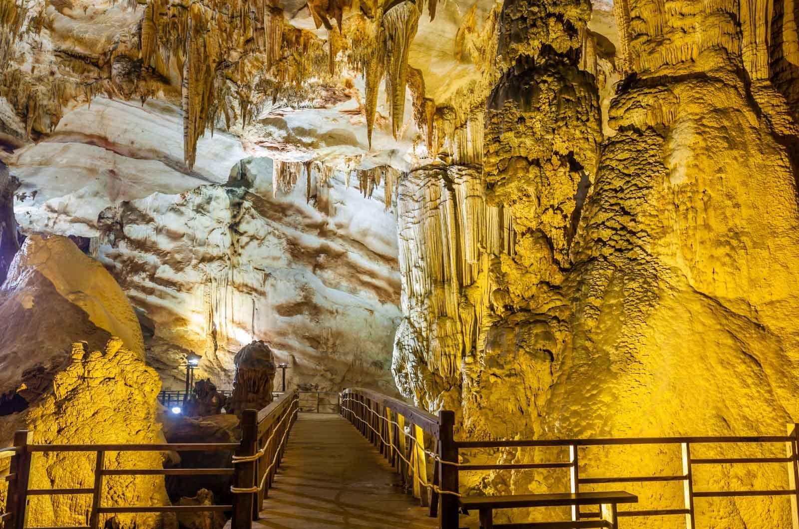 Phong Nha Cave boat tour Son River dragon boat and Paradise Cave karst — image 1