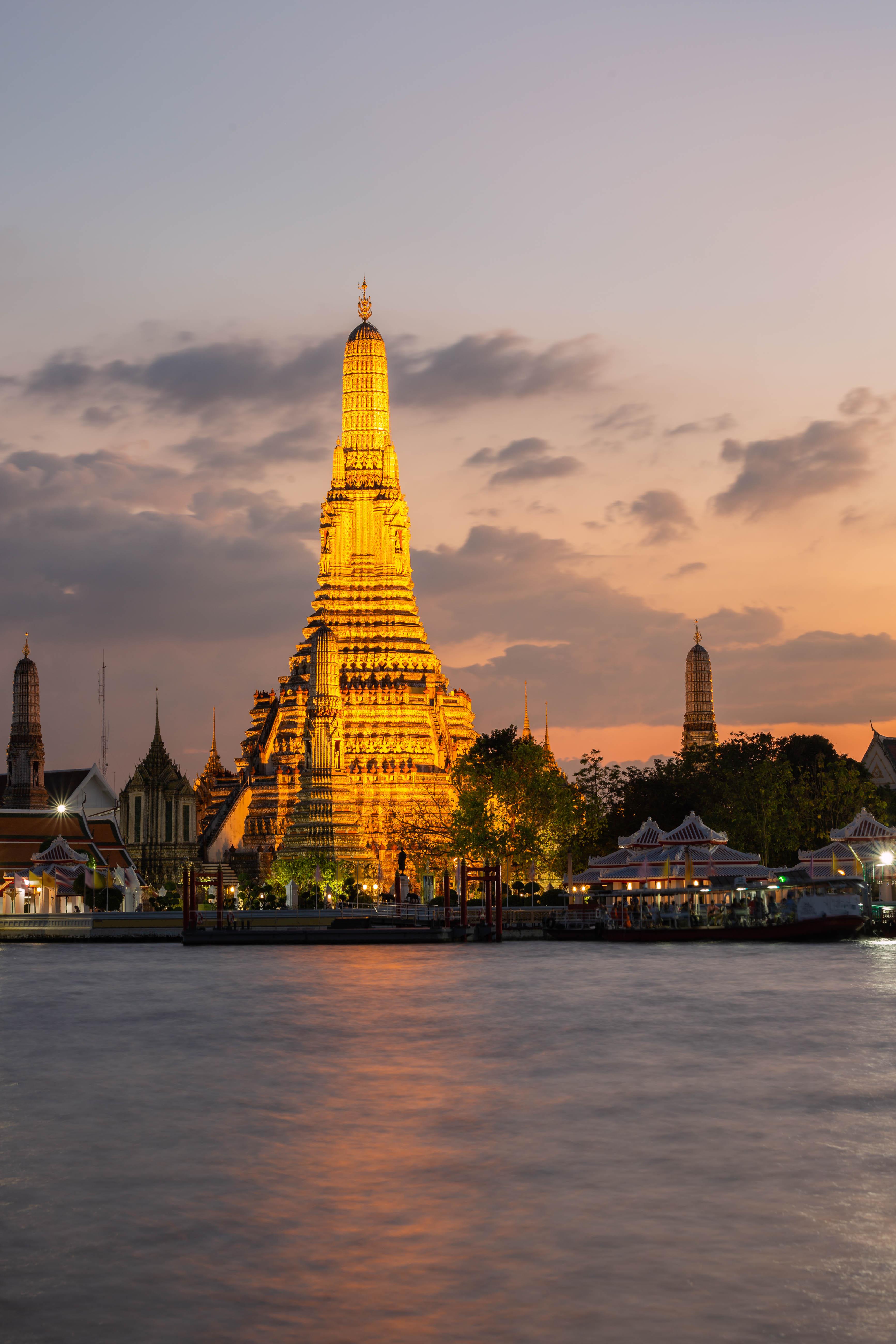 Bangkok Luxury White River Dinner Cruise