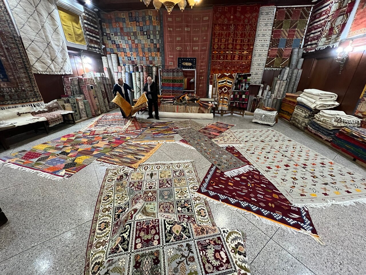 Casablanca Souks: Guided Shopping & Cultural Exploration