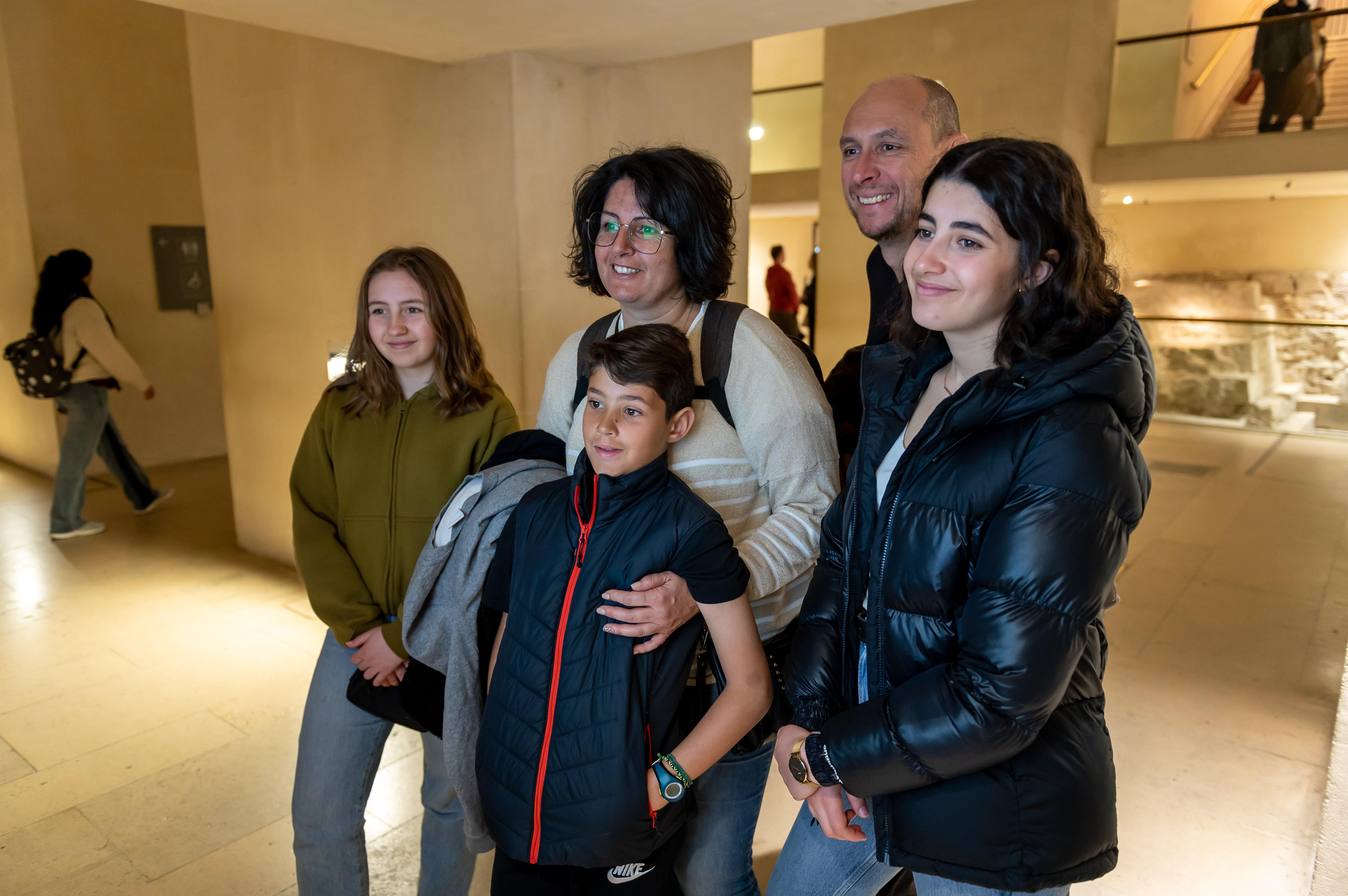 Louvre Family Private Tour with Reserved Entry