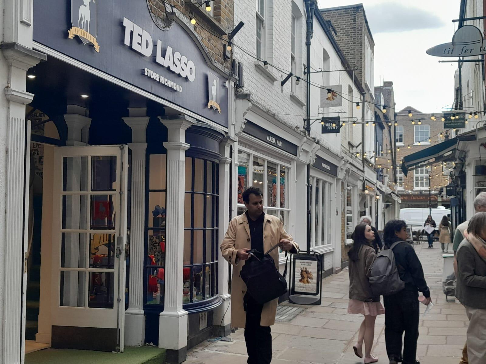 Private London: Kew Gardens, Richmond & Ted Lasso Tour