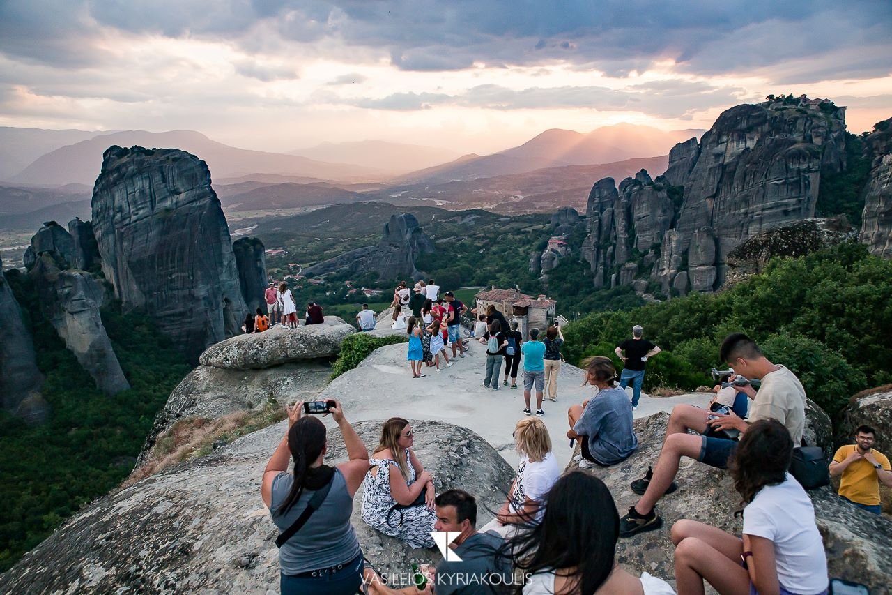 Athens to Meteora: Full-Day Monastery & Caves Tour with Lunch
