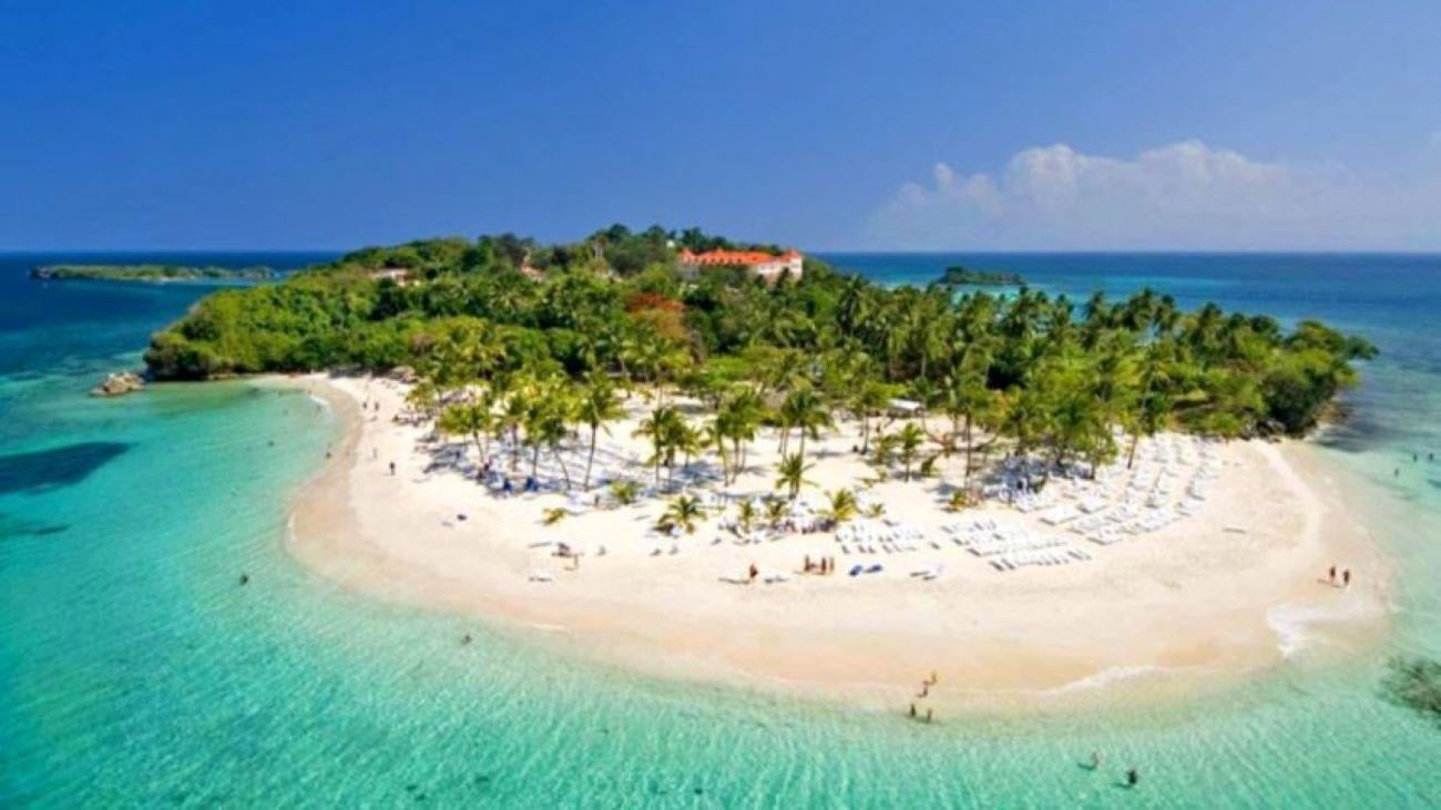 Samaná Bay & El Limón Waterfall Full-Day Adventure