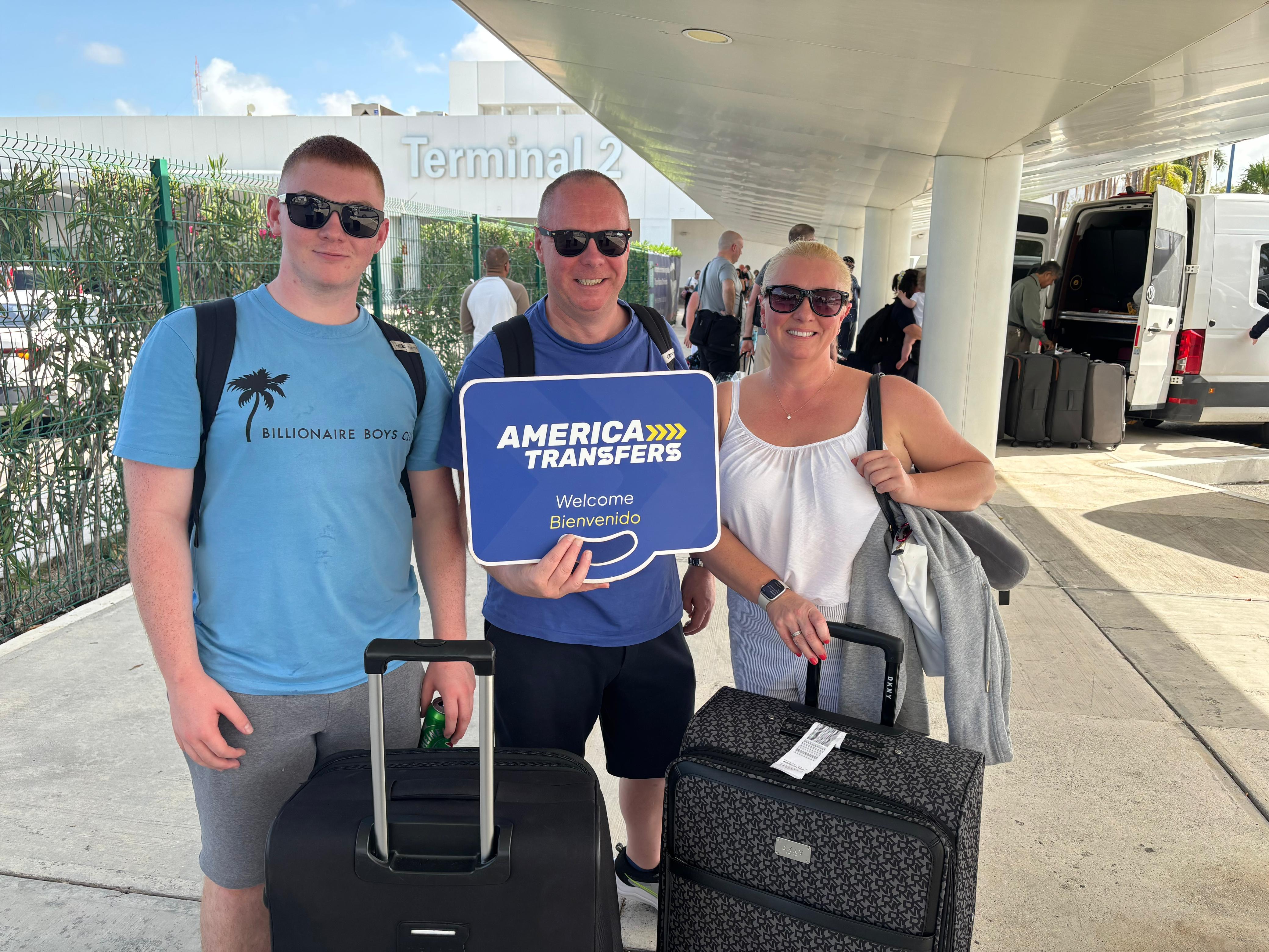 Cancun Private Luxury Airport Transfer (One-Way or Roundtrip)
