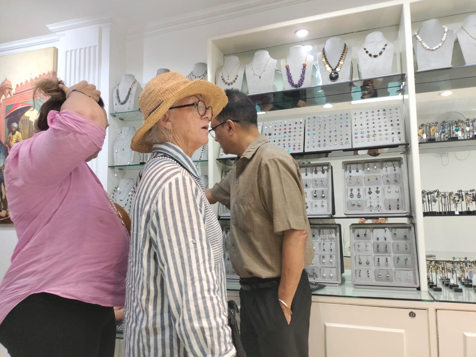 Delhi Insider’s Shopping & Heritage Day Tour